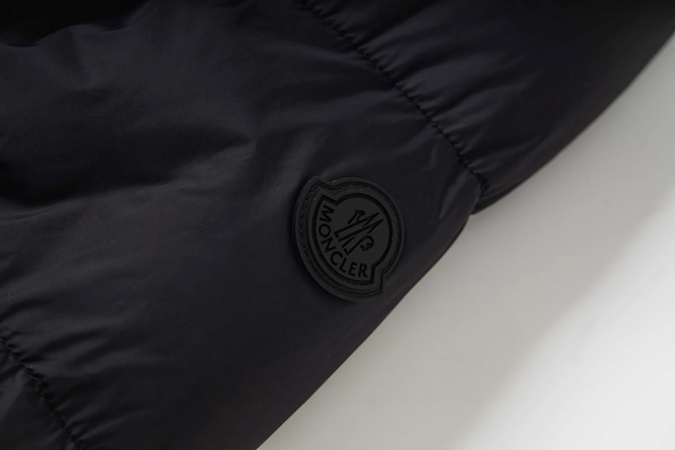 P390 Moncler · MONTCLA series new hooded cotton jacket, the same style as Wang Hedi's. The letters are exquisitely embroidered. All the accessories are the same. Full of details. The same style for couples. The best choice to buy! Size: m-2xl