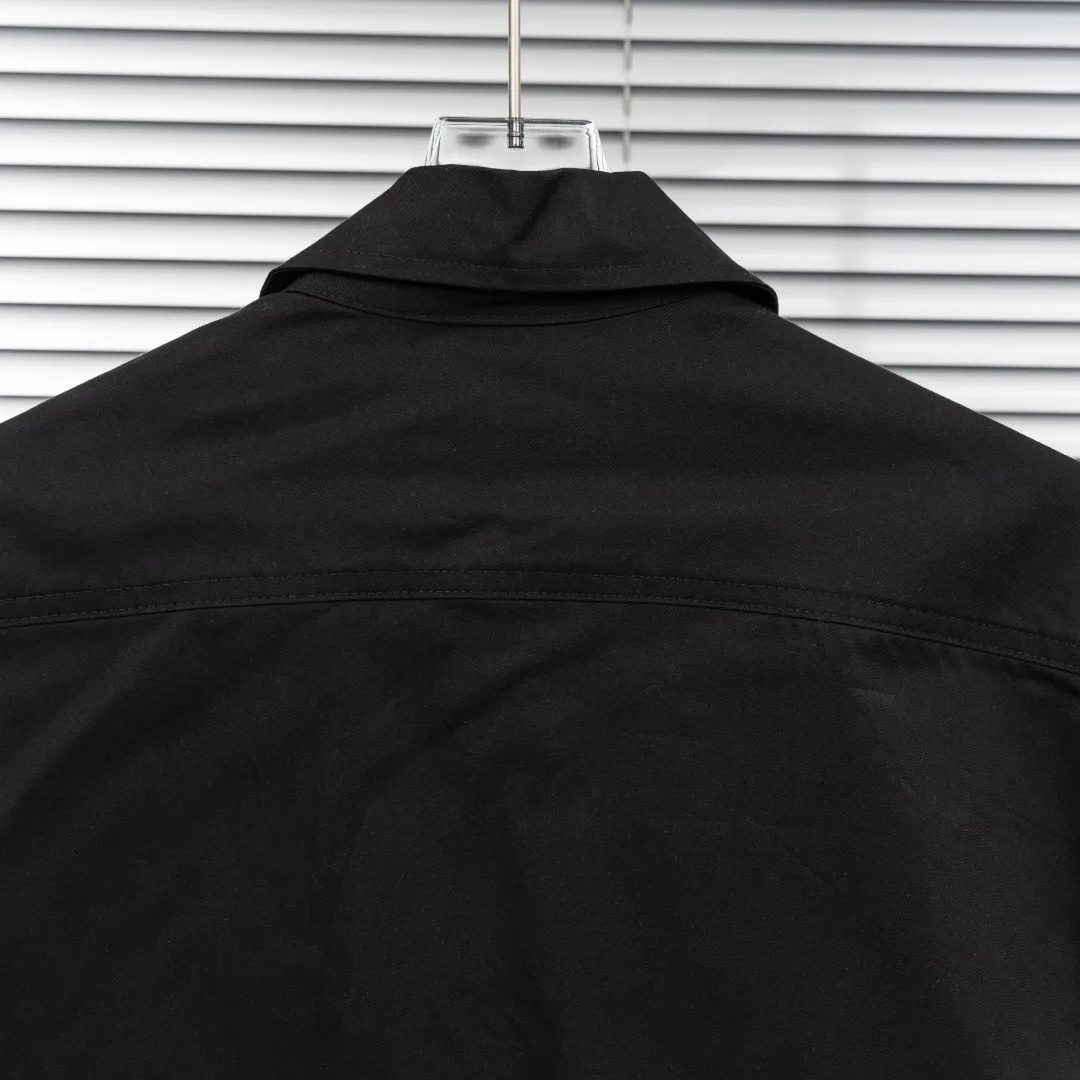 P360 top version (difference in currency) Style: MONCLER executive jacket with pockets and small label Color: Picture color Size: S-XL Fabric: Pure cotton Accessories: Full set of customized accessories No gender distinction Same style for men and women