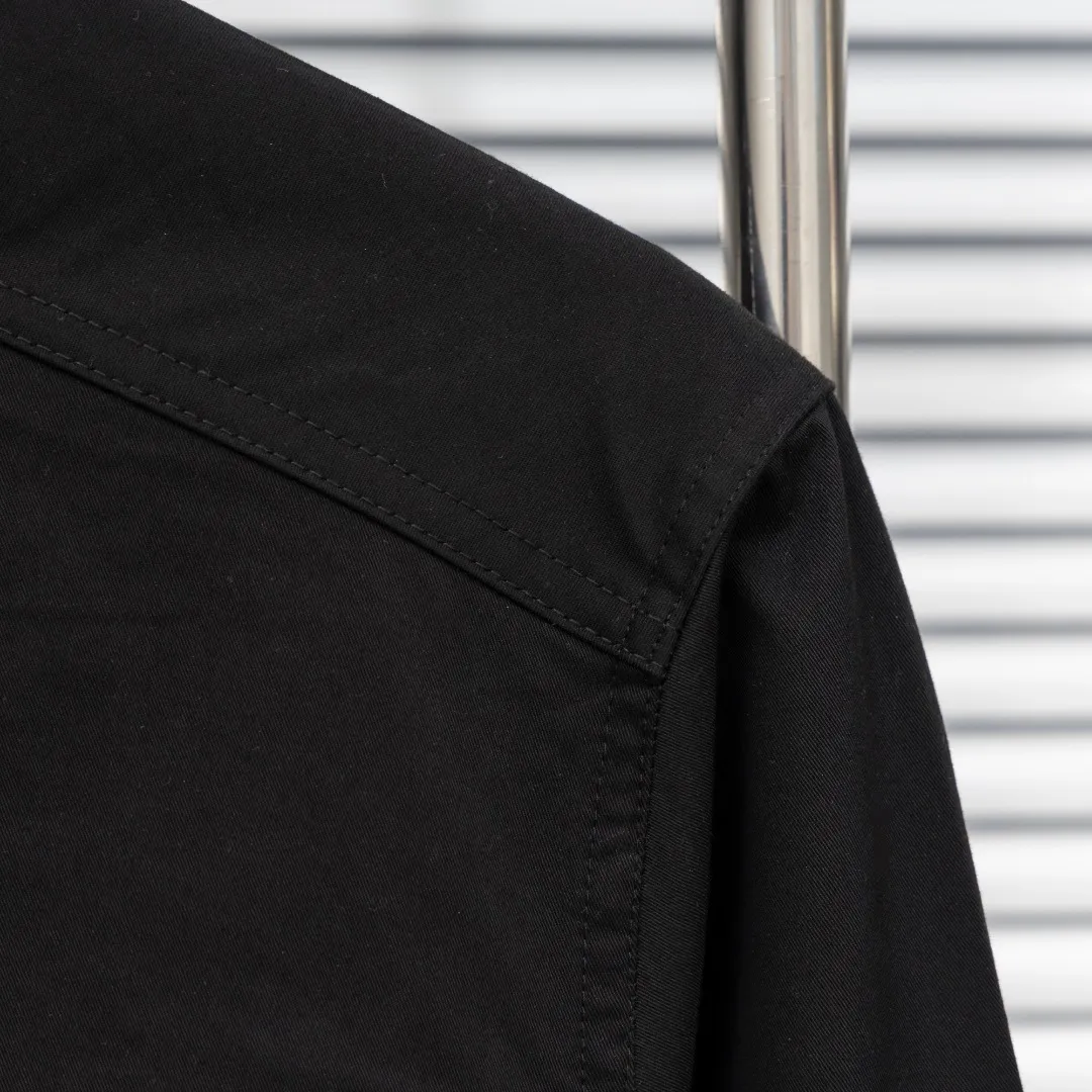 P360 top version (difference in currency) Style: MONCLER executive jacket with pockets and small label Color: Picture color Size: S-XL Fabric: Pure cotton Accessories: Full set of customized accessories No gender distinction Same style for men and women