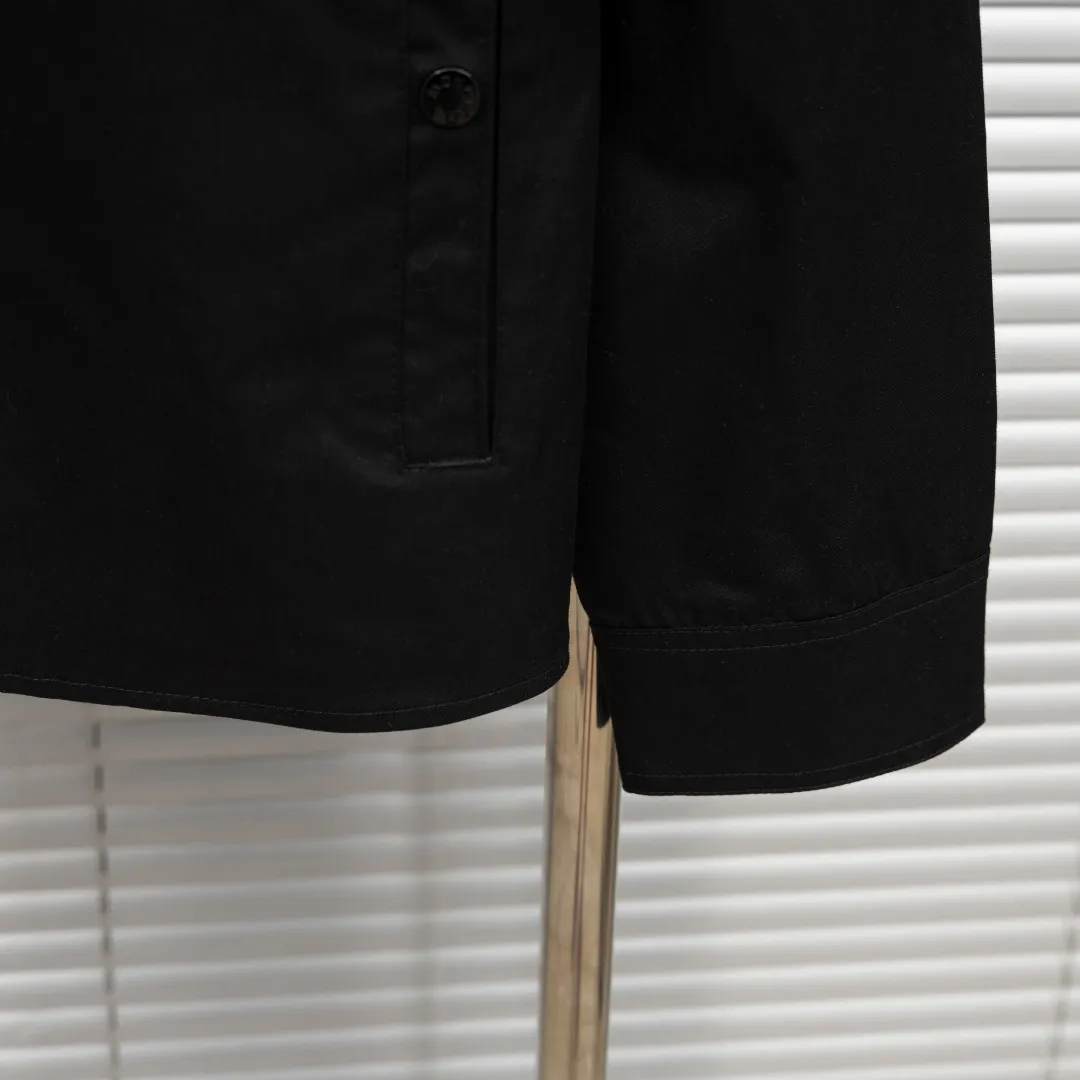 P360 top version (difference in currency) Style: MONCLER executive jacket with pockets and small label Color: Picture color Size: S-XL Fabric: Pure cotton Accessories: Full set of customized accessories No gender distinction Same style for men and women