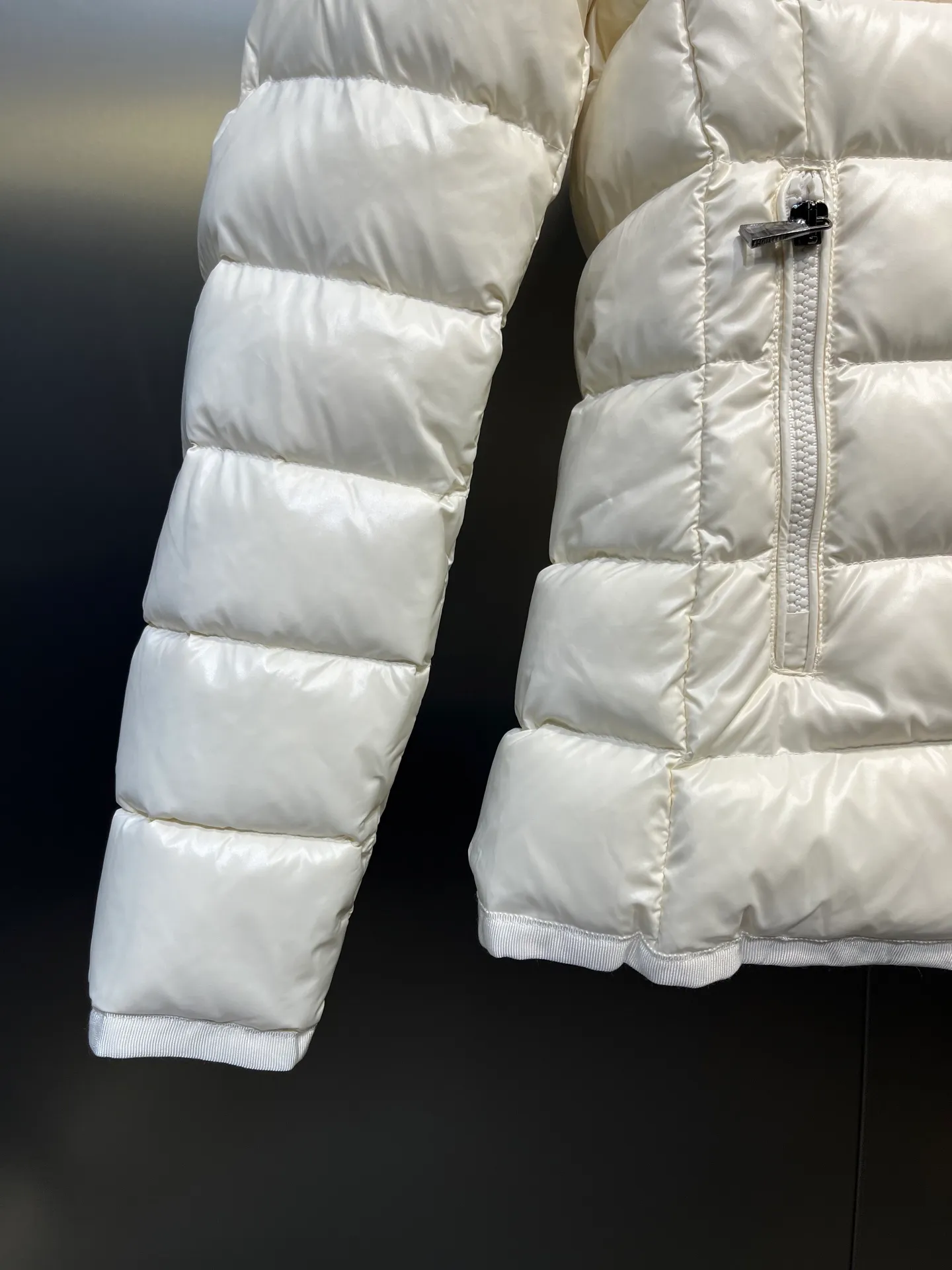 P1160 Moncler Armoise short slim fit women's down jacket, oversized fox fur, imported nylon fabric zipper closure Size: 1-2-3-4