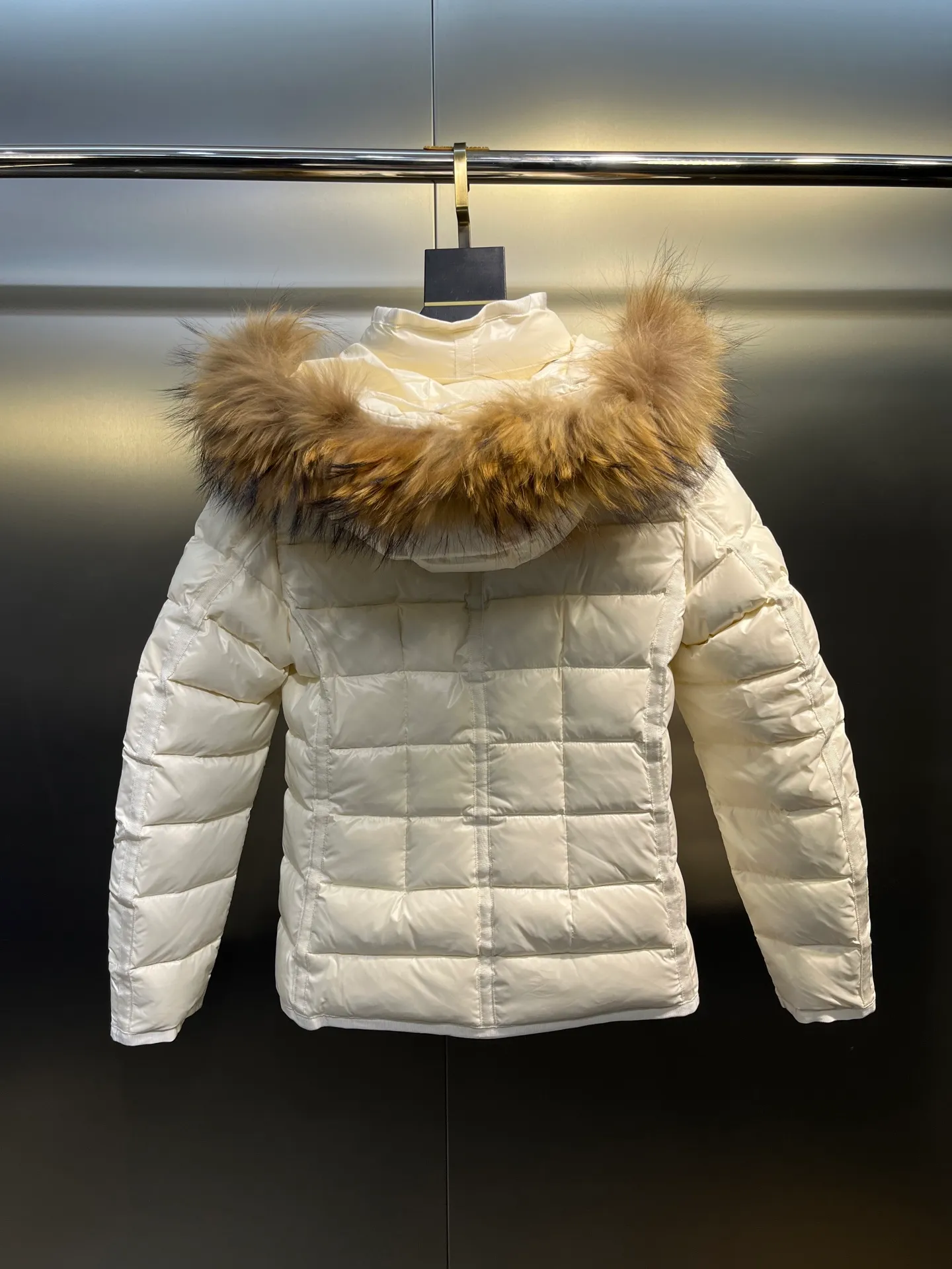 P1160 Moncler Armoise short slim fit women's down jacket, oversized fox fur, imported nylon fabric zipper closure Size: 1-2-3-4
