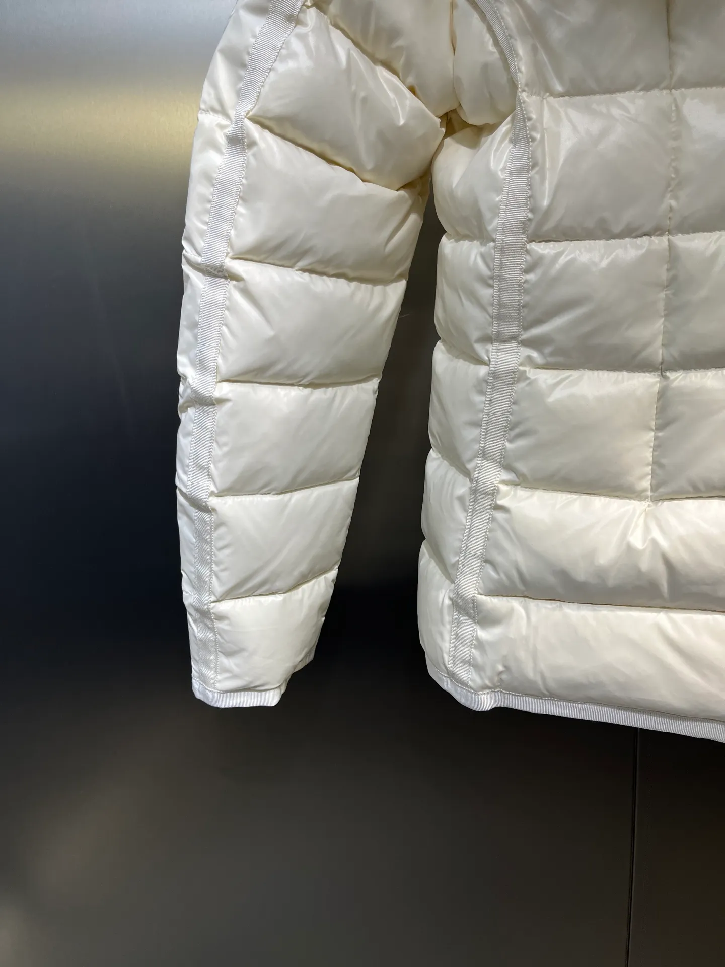 P1160 Moncler Armoise short slim fit women's down jacket, oversized fox fur, imported nylon fabric zipper closure Size: 1-2-3-4