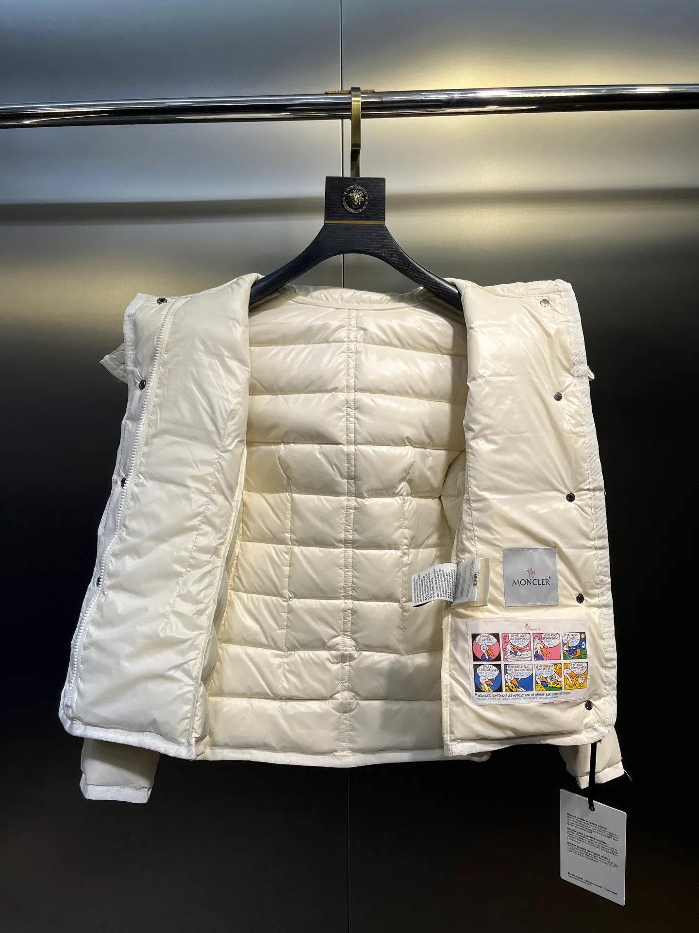 P1160 Moncler Armoise short slim fit women's down jacket, oversized fox fur, imported nylon fabric zipper closure Size: 1-2-3-4