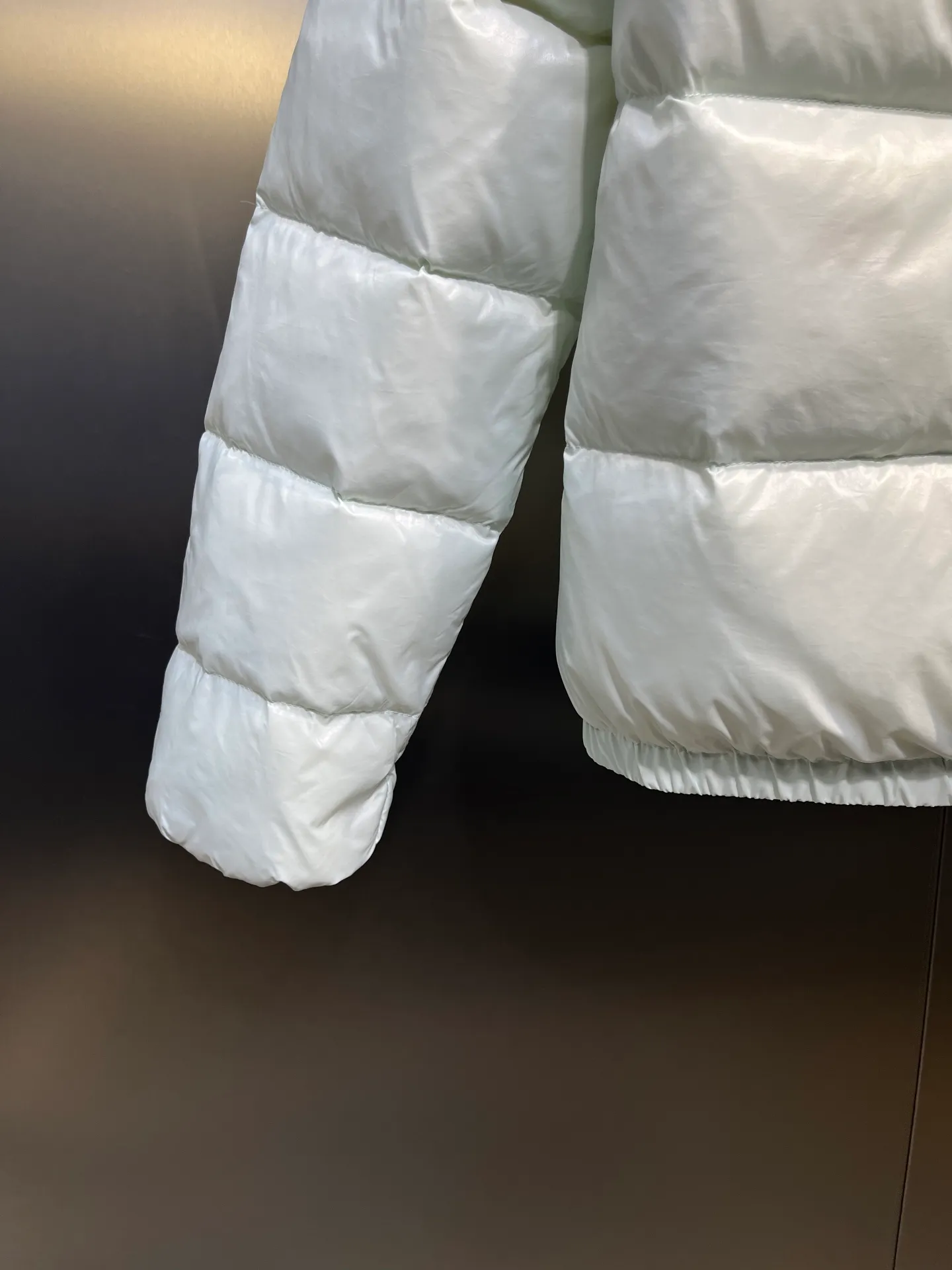 P760 moncler🌟down jacket, original custom-made hardware accessories, all imported and original customization, welcome to compare, absolutely high quality, using top-grade 90 white duck down, super soft, fluffy and plump, super heavy-duty, fabric workmanship, perfect version, pay attention to the fabric, super comfortable, exclusive model, non-market goods, same sizes for men and women.  size: 0123