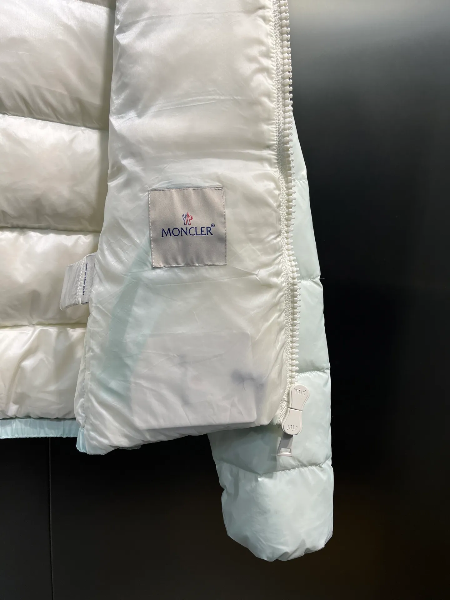 P760 moncler🌟down jacket, original custom-made hardware accessories, all imported and original customization, welcome to compare, absolutely high quality, using top-grade 90 white duck down, super soft, fluffy and plump, super heavy-duty, fabric workmanship, perfect version, pay attention to the fabric, super comfortable, exclusive model, non-market goods, same sizes for men and women.  size: 0123