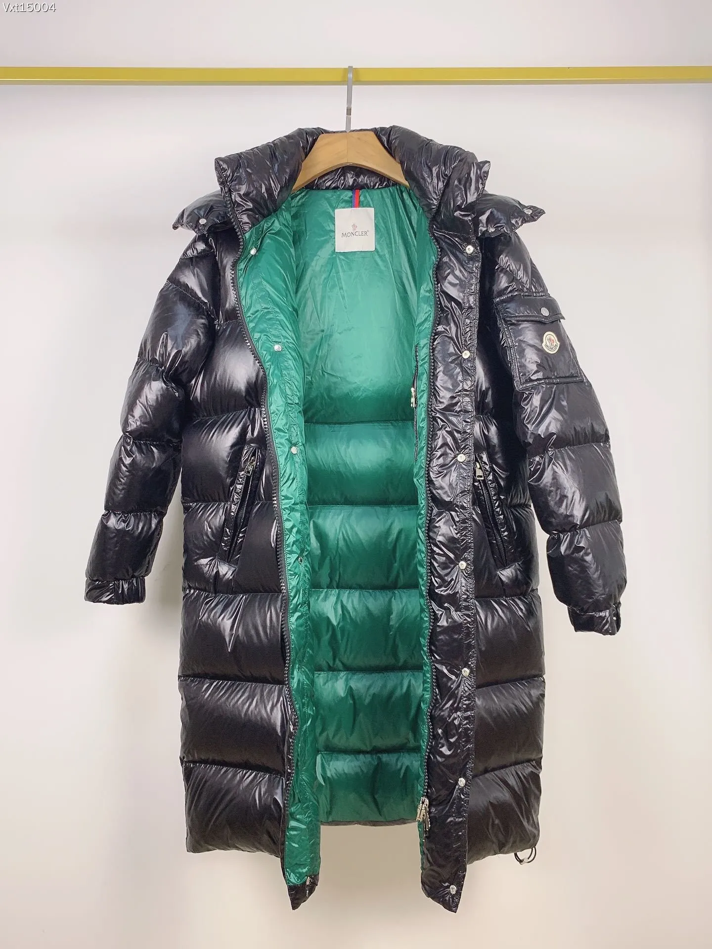 P960 🇫🇷𝐌𝐎𝐍𝐂𝐋𝐄𝐑 Meng Mou Victoria Victoria Uniform Down Jacket for Men and Women# ✅The fluffiness is visible to the naked eye. It uses national standard 95% white duck down. A good down jacket must be fluffy but not heavy. Code number 1234