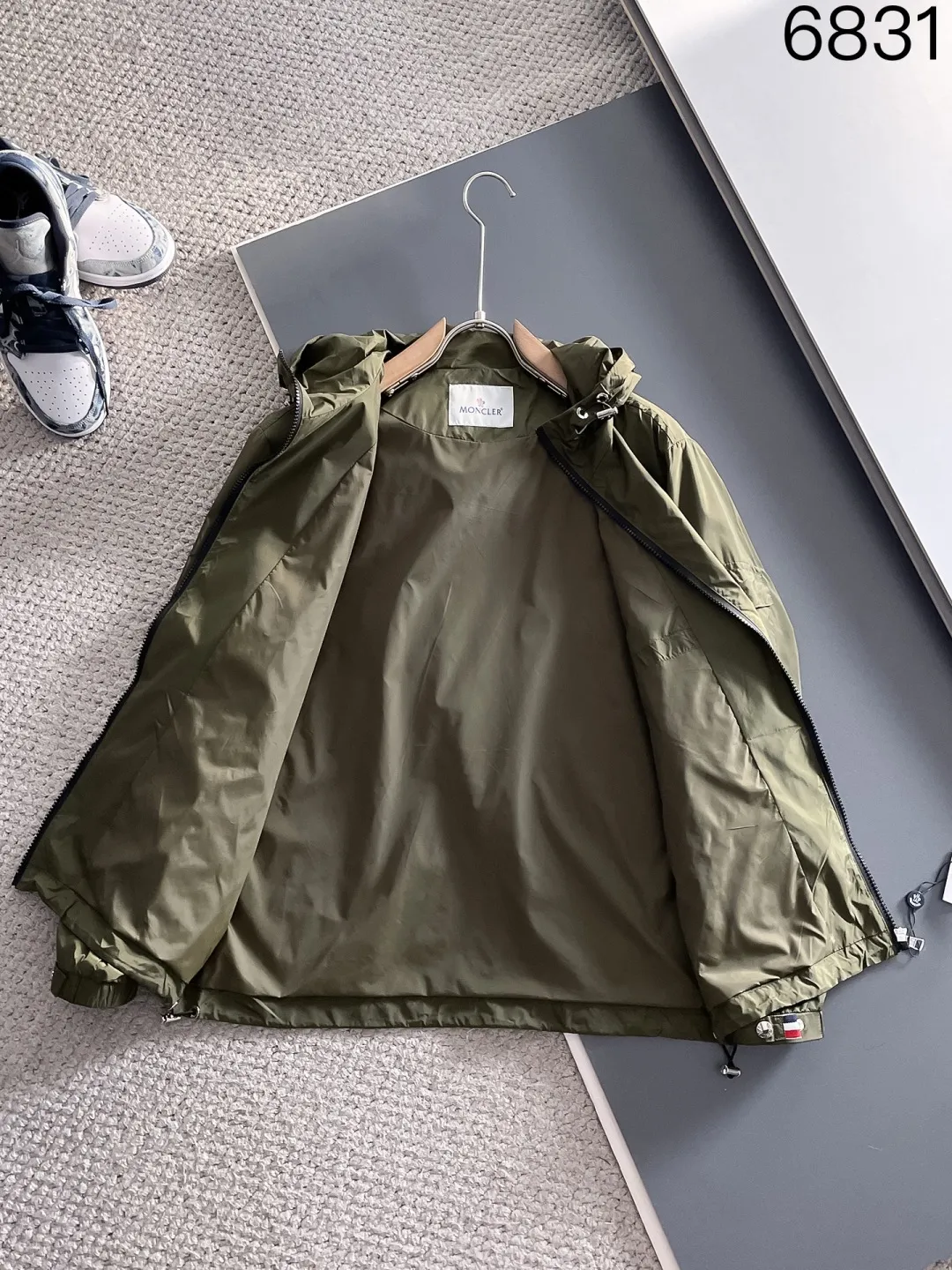 P540 🌸🌸🌸🌸Moncler top original order ❗High-end fabric feels soft and comfortable, and the color is high-end (different from the hard feel in the market) ❗ The new autumn and winter men's casual jackets ❗ have a unique and innovative interpretation of the classic logo, which is in line with the latest design concepts of the season. It is highly recognizable, with a simple khaki design, youthful and energetic, and the style and color matching can be freely worn according to the actual scene. It meets the conventional and orthodox dressing needs that are inclusive of all occasions. The outstanding printed surface is more suitable for street styling. It is highly recognizable, showing the vibrant colors of the city, and is highly moldable and practical!  This model is dominated by fabrics and craftsmanship. The company's customized fabrics are windproof, comfortable and breathable. The upper body is light and unburdened, and the overall details are of super high quality❗ The details are full of craftsmanship, and the accessories are all custom-made. The electroplated metal zippers and snap buttons are quite outstanding. They are very luxurious and high-end. The workmanship is extremely rigorous and elegant. Color: Picture color Size: M, L, xL, xxL, xxxL