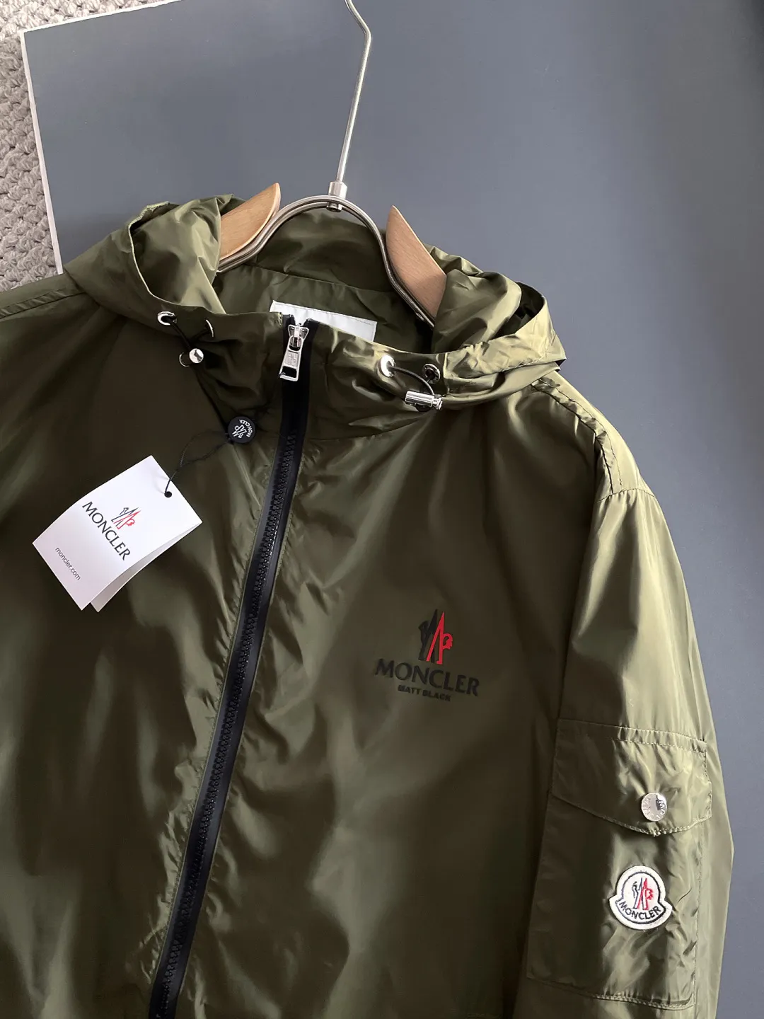 P540 🌸🌸🌸🌸Moncler top original order ❗High-end fabric feels soft and comfortable, and the color is high-end (different from the hard feel in the market) ❗ The new autumn and winter men's casual jackets ❗ have a unique and innovative interpretation of the classic logo, which is in line with the latest design concepts of the season. It is highly recognizable, with a simple khaki design, youthful and energetic, and the style and color matching can be freely worn according to the actual scene. It meets the conventional and orthodox dressing needs that are inclusive of all occasions. The outstanding printed surface is more suitable for street styling. It is highly recognizable, showing the vibrant colors of the city, and is highly moldable and practical!  This model is dominated by fabrics and craftsmanship. The company's customized fabrics are windproof, comfortable and breathable. The upper body is light and unburdened, and the overall details are of super high quality❗ The details are full of craftsmanship, and the accessories are all custom-made. The electroplated metal zippers and snap buttons are quite outstanding. They are very luxurious and high-end. The workmanship is extremely rigorous and elegant. Color: Picture color Size: M, L, xL, xxL, xxxL