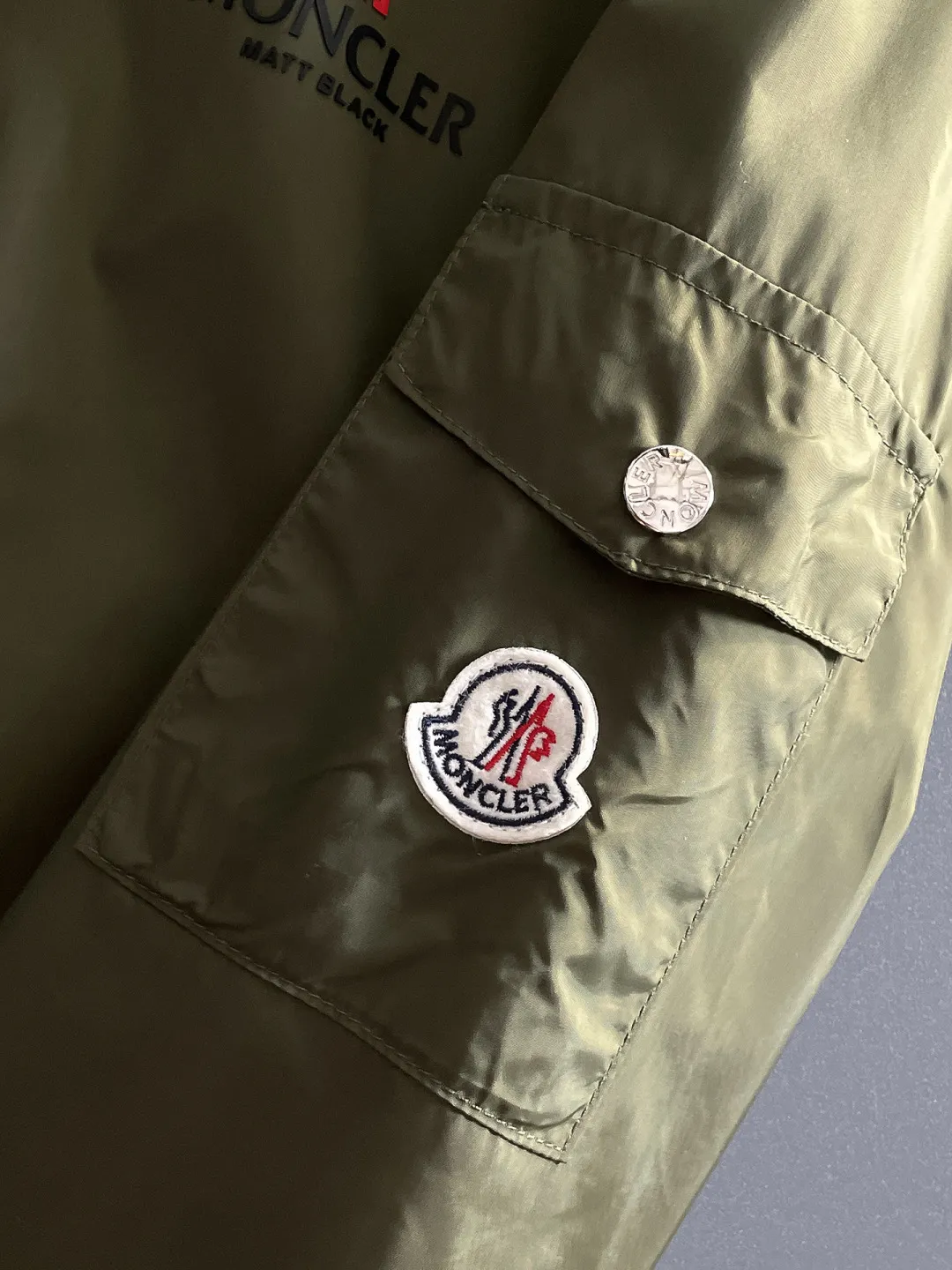 P540 🌸🌸🌸🌸Moncler top original order ❗High-end fabric feels soft and comfortable, and the color is high-end (different from the hard feel in the market) ❗ The new autumn and winter men's casual jackets ❗ have a unique and innovative interpretation of the classic logo, which is in line with the latest design concepts of the season. It is highly recognizable, with a simple khaki design, youthful and energetic, and the style and color matching can be freely worn according to the actual scene. It meets the conventional and orthodox dressing needs that are inclusive of all occasions. The outstanding printed surface is more suitable for street styling. It is highly recognizable, showing the vibrant colors of the city, and is highly moldable and practical!  This model is dominated by fabrics and craftsmanship. The company's customized fabrics are windproof, comfortable and breathable. The upper body is light and unburdened, and the overall details are of super high quality❗ The details are full of craftsmanship, and the accessories are all custom-made. The electroplated metal zippers and snap buttons are quite outstanding. They are very luxurious and high-end. The workmanship is extremely rigorous and elegant. Color: Picture color Size: M, L, xL, xxL, xxxL