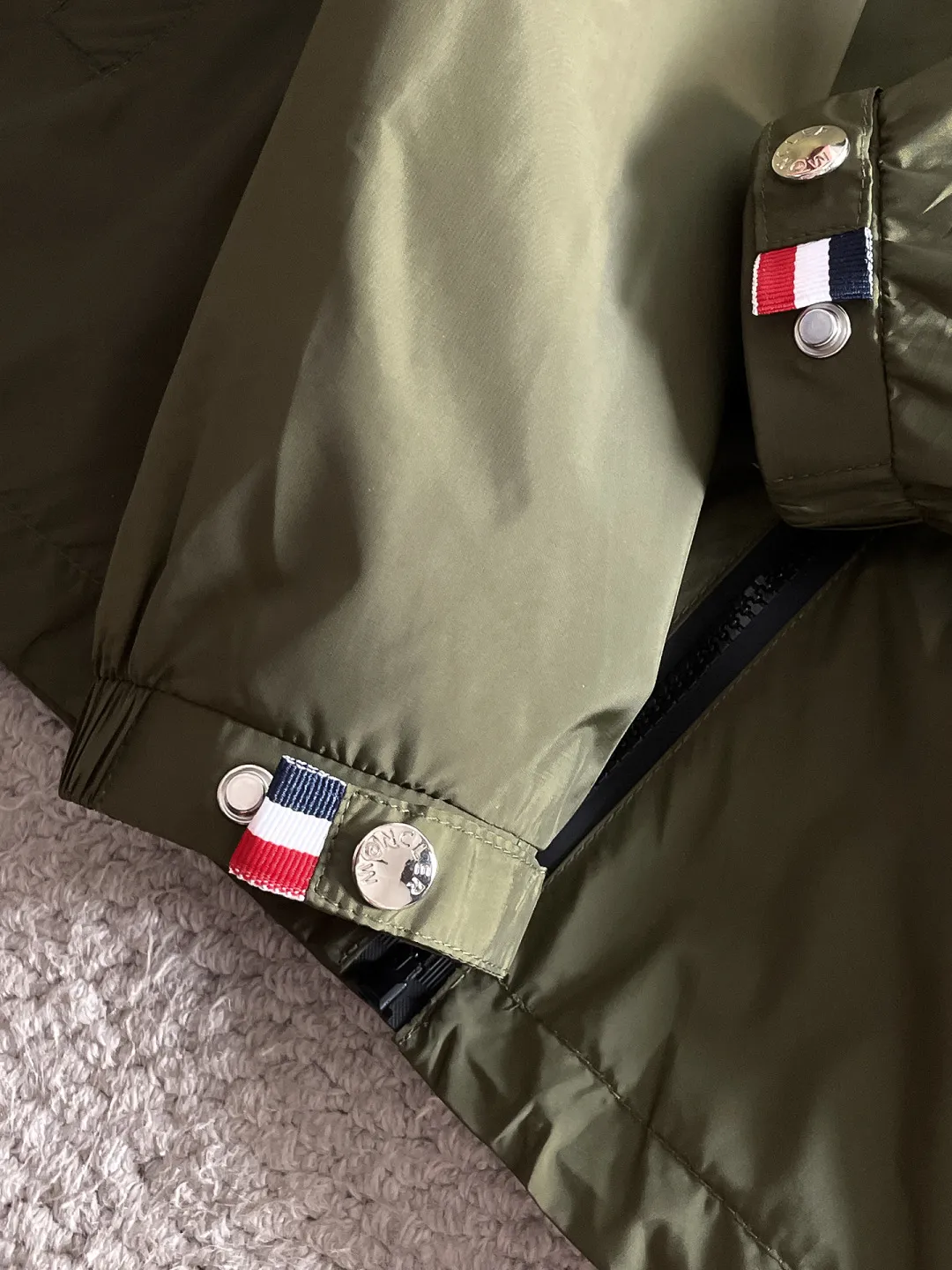 P540 🌸🌸🌸🌸Moncler top original order ❗High-end fabric feels soft and comfortable, and the color is high-end (different from the hard feel in the market) ❗ The new autumn and winter men's casual jackets ❗ have a unique and innovative interpretation of the classic logo, which is in line with the latest design concepts of the season. It is highly recognizable, with a simple khaki design, youthful and energetic, and the style and color matching can be freely worn according to the actual scene. It meets the conventional and orthodox dressing needs that are inclusive of all occasions. The outstanding printed surface is more suitable for street styling. It is highly recognizable, showing the vibrant colors of the city, and is highly moldable and practical!  This model is dominated by fabrics and craftsmanship. The company's customized fabrics are windproof, comfortable and breathable. The upper body is light and unburdened, and the overall details are of super high quality❗ The details are full of craftsmanship, and the accessories are all custom-made. The electroplated metal zippers and snap buttons are quite outstanding. They are very luxurious and high-end. The workmanship is extremely rigorous and elegant. Color: Picture color Size: M, L, xL, xxL, xxxL