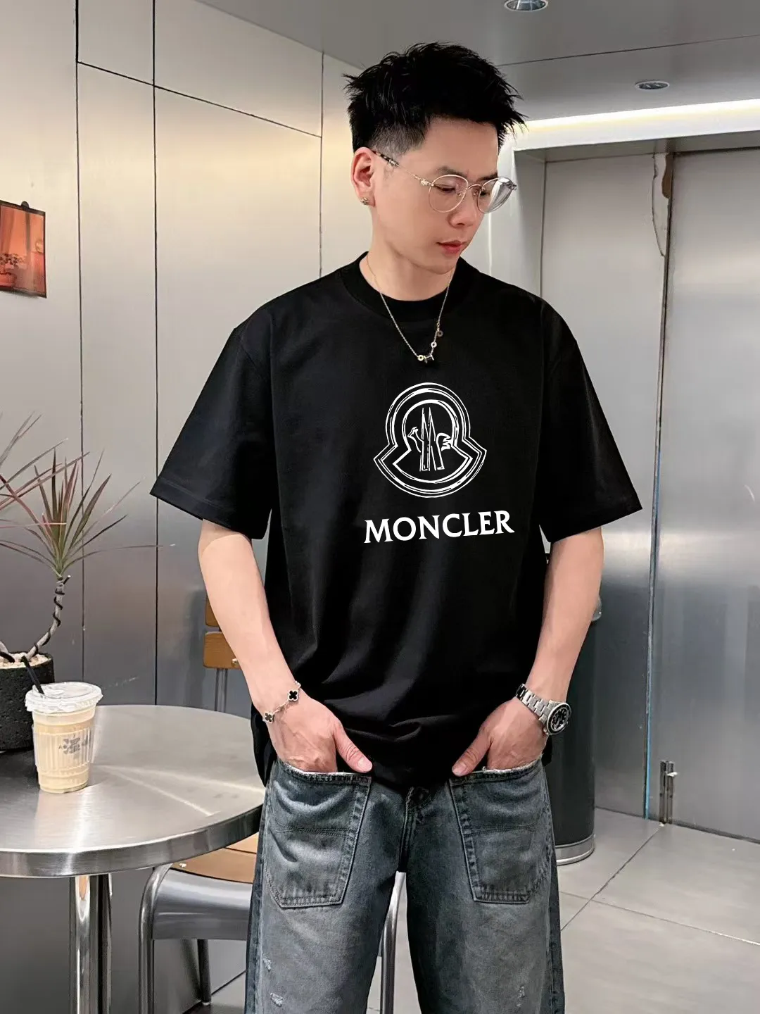 P140 [MONCLER] 2025FW short-sleeved T-shirt, badge LOGO, high-end 26s double yarn 300g fabric, heavy fabric, custom stretch rib, same vat and dye, complete three standards, same style for men and women, color: black, white, size: S M L XL 2XL