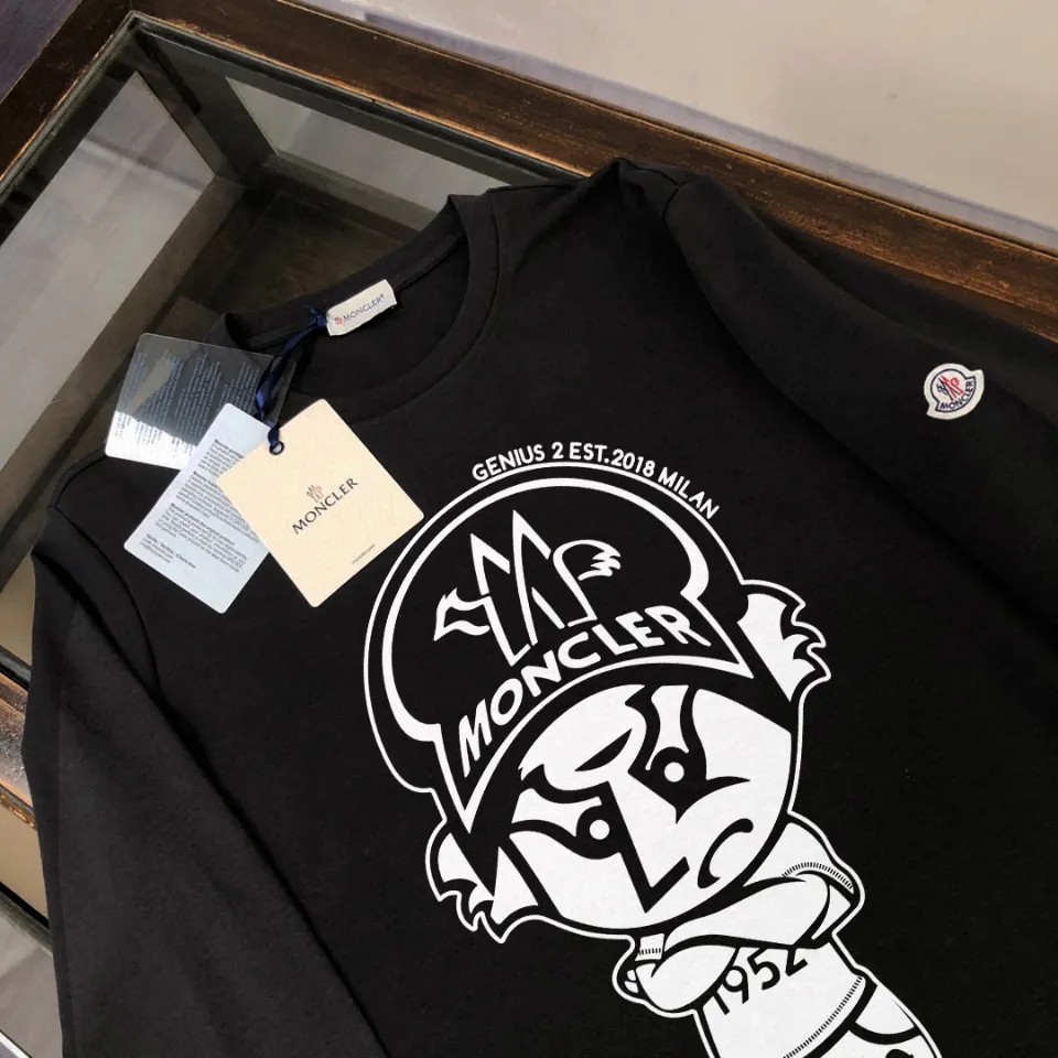 P180, a non-off-the-shelf model, you can trust it. Moncler printed long-sleeved T-shirt, 240g breathable cotton fabric, very soft and comfortable texture, does not shrink, does not deform, does not ball), can be worn alone as a base layer. Original customized accessories, collar label, care mark, hangtag, packaging (perfect details) Color: White Black Size: XS S M L