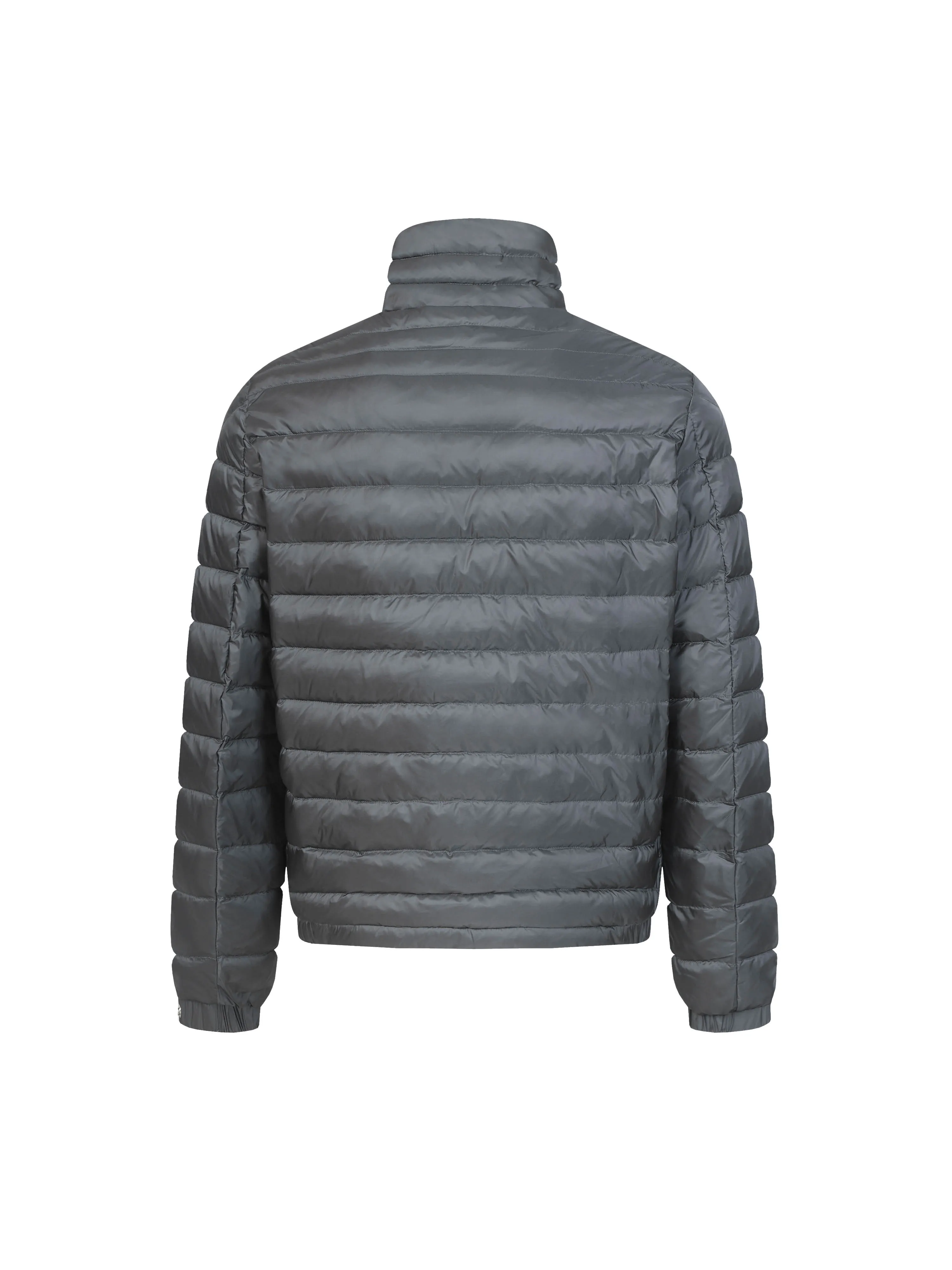 P900 Premium 90 down] Moncler Arnique short and light men's down jacket. Super soft and delicate fabric, white duck down filling. Extremely light and warm. The Arnique hooded down is made of polyester fiber outer fabric and is Moncler's classic men's design item.  The Arnique short down features classic checkered quilting and signature patch pockets on the sleeves, highlighting Moncler's style. The outer fabric reflects the brand's commitment to lowering its environmental footprint. Modular design, removable hood can be easily put on and taken off according to weather conditions. Details Made of polyester outer fabric Polyester lining Down filling Size : S-XXL