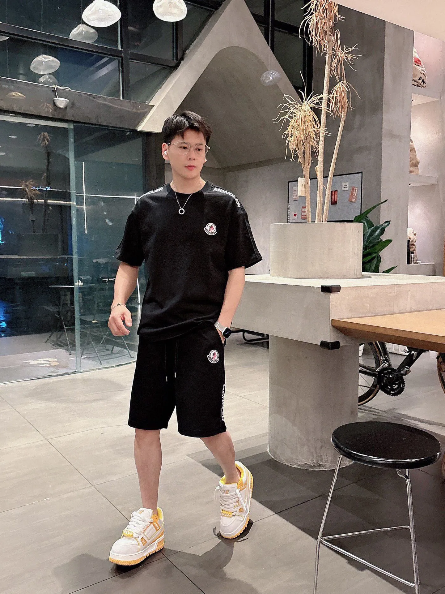 P570 Brand [MONCLER Mouth Covered] 2025 round neck short-sleeved shorts suit. The pure cotton fabric upper body will not be stuffy, the smooth and comfortable skin-friendly effect is more breathable, the fabric has its own texture, classic logo technology, a new interpretation from a unique angle, fashionable and versatile choice! Size: M-3XL (maximum wear: 190 pounds)