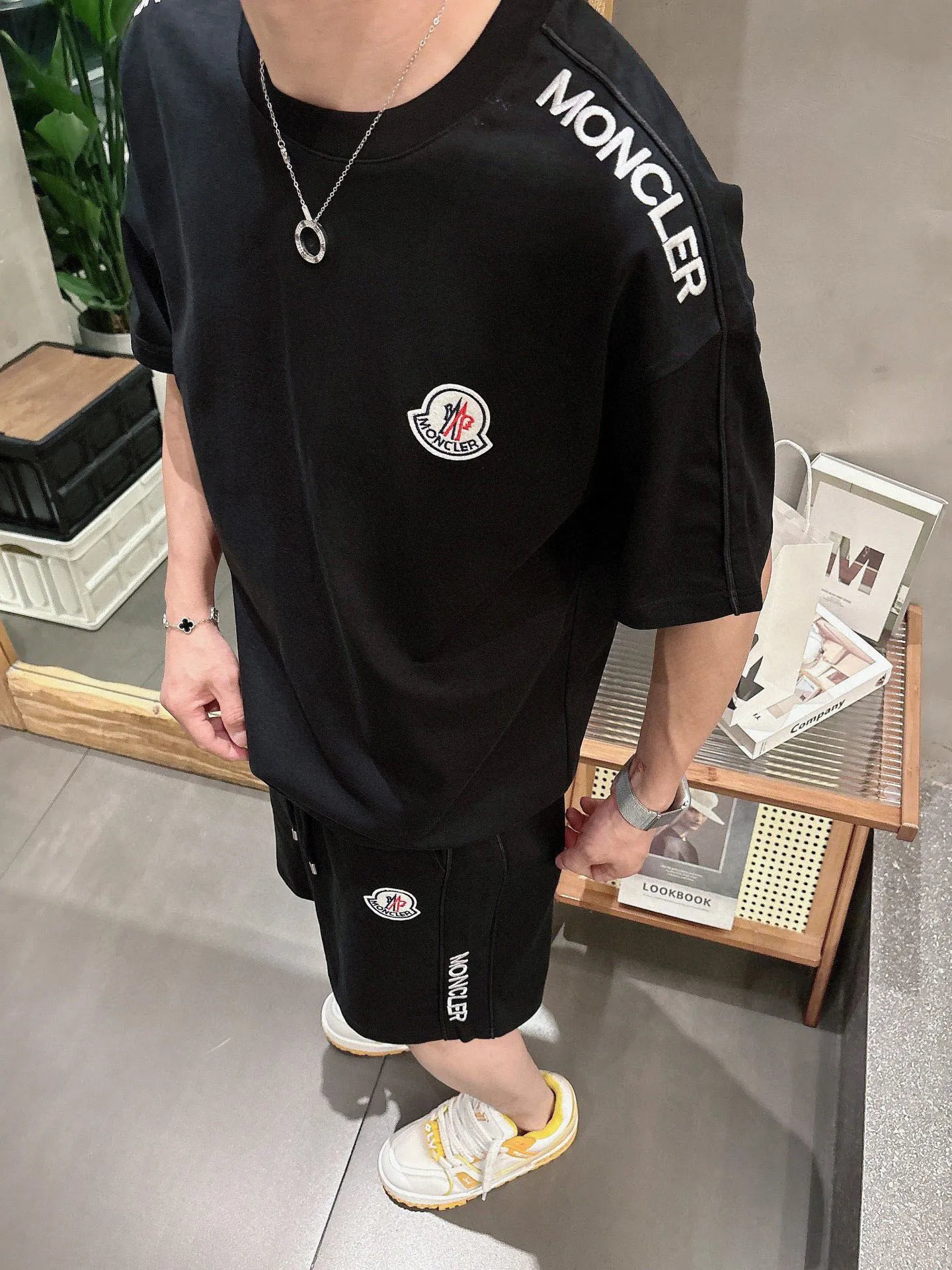 P570 Brand [MONCLER Mouth Covered] 2025 round neck short-sleeved shorts suit. The pure cotton fabric upper body will not be stuffy, the smooth and comfortable skin-friendly effect is more breathable, the fabric has its own texture, classic logo technology, a new interpretation from a unique angle, fashionable and versatile choice! Size: M-3XL (maximum wear: 190 pounds)