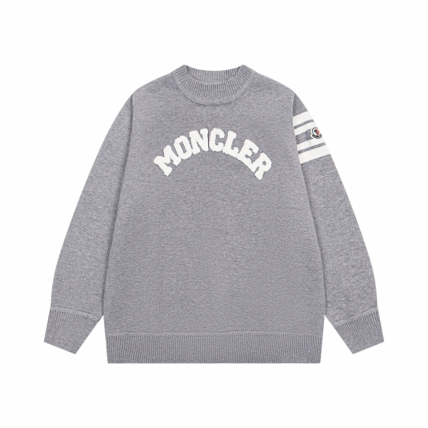 P240 Style No.: Y273 Moncler Spring, Autumn and Winter two-color small label terry embroidered knitted round neck sweater. The classic Moncler letter logo is spliced with sand knitting. 7-needle jacquard machine operation. The yarn selection is soft and comfortable and not prickly. The classic small label is simple and elegant. The weight of a piece of clothing is more than one kilogram. Proper high quality. 1:1 customization. The true restoration of ZP. How can we not have a masked sweater this autumn and winter? Can be worn by both men and women. Color: black Gray Size: S-XL