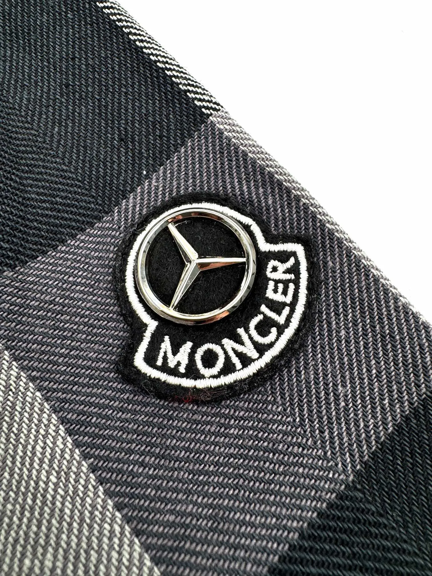 Moncler It is another smart scenery. It is a concentrated imprint of the brand spirit. A sense of high-end exuded from the inside out. A stunning work in the fashion feast. Process 1: Using imported machine embroidery technology. Using advanced computer control systems and precision mechanical components to realize Moncler embroidery operations with high precision and smooth and delicate lines. Process 2: Infrared positioning cutting machine uses infrared transmitters and infrared receivers to achieve precise positioning of materials. The accuracy can reach the micron level. In order to meet the effect of high-precision cutting of plaid alignment (the material loss is extremely high, an average of 10 points per piece is lost, it is time-consuming and labor-intensive, please see the real details for details) Process 3: The fabrics have been sand washed, the texture is better, not easy to deform, not easy to shrink, not easy to fade, and maintain long-term beauty. Accessories: Customized 1:1 Moncler co-branded embroidery logo Customized 1:1 Moncler buttons Customized 1:1 Moncler trademark Version: Loose fit Size: 46 48 50 52