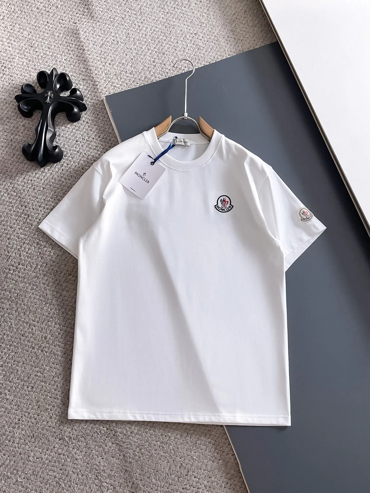 P190 💎MONCLER selects 340 grams of customized fabrics, high weight [top quality], special embroidery technology + customized seal embellishment, same style for men and women. Size: S M L XL XXL Color: Black White