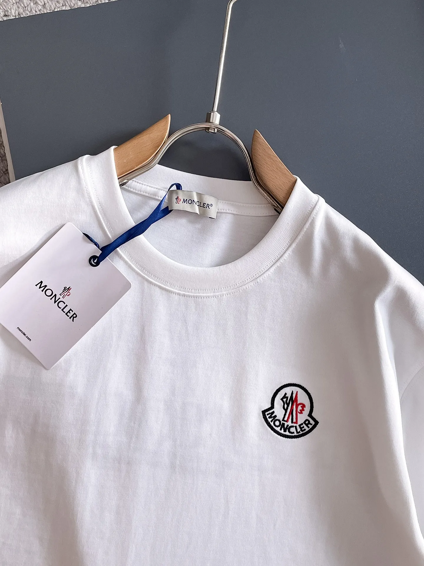 P190 💎MONCLER selects 340 grams of customized fabrics, high weight [top quality], special embroidery technology + customized seal embellishment, same style for men and women. Size: S M L XL XXL Color: Black White
