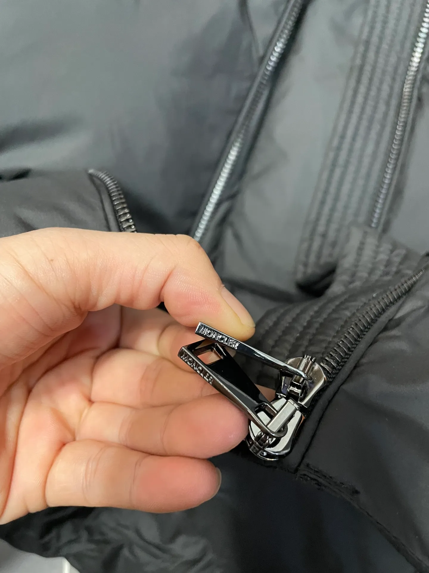 P1000 moncler 🌟New winter product, long women's down jacket (⚠️super-grade duck down filling, tag barcode model number corresponds to the official website, tag has built-in NFC inductive anti-counterfeiting, this filling technology is in the skirt, super downy one) hot style that the fugitive princess must buy. Women's long down jacket interprets classic items with new proportions, showing impeccable fashion style. Product Details Made from polyester, this long down jacket has a slim, wide silhouette with a nipped-in waist and lightweight lining. The sculpted hood adds a finishing touch. Made of polyester lining • Down filled • Adjustable hood • Zipper closure • Zippered pockets • Elastic waist • Logo patch Sizes: 0-3 Fairy