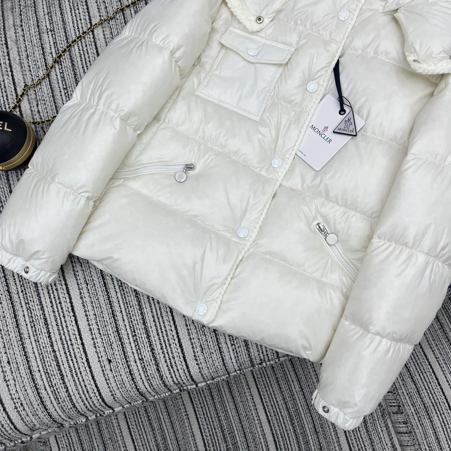 P880 Moncler🌟25 new oil wax leather waist style GLAREIN hooded long-sleeved down jacket for women. Oil wax leather coated new fabric, slim design style, warm and slimming, 90% duck down filling, molded custom hardware. Color: red, white, blue, black Code number: 1234