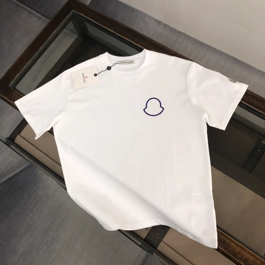 P160 🔥MONCLER New style, customized high-end ready-to-wear! Fashionable and trendy casual short-sleeved T-shirt, gentle, soft, delicate, skin-friendly, comfortable and cool. The brand pattern on the chest is stylish and full of vitality! A fashionable and versatile must-have! Color: black white Size: S～XL (loose version, please state your height and weight when placing an order)