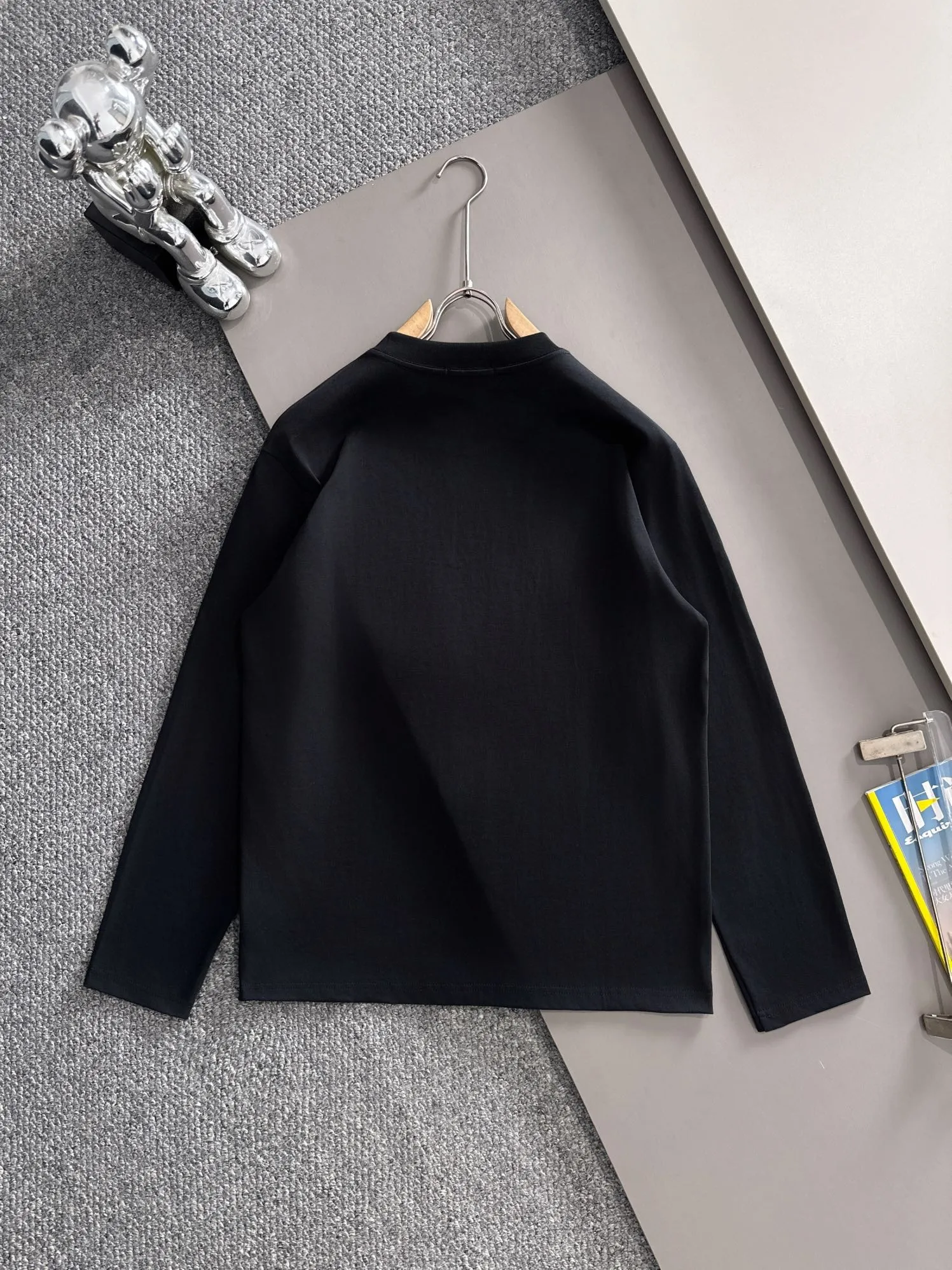 P190 Moncler 2025 new style Woven pocket splicing process Customized small logo Uniform style for men and women Long-sleeved T-shirt · Customized 280g pure cotton fabric · Custom dyed 32-count double-strand thread · Collar label, hangtag, main mark and three complete labels Color: black Size: XS S M L