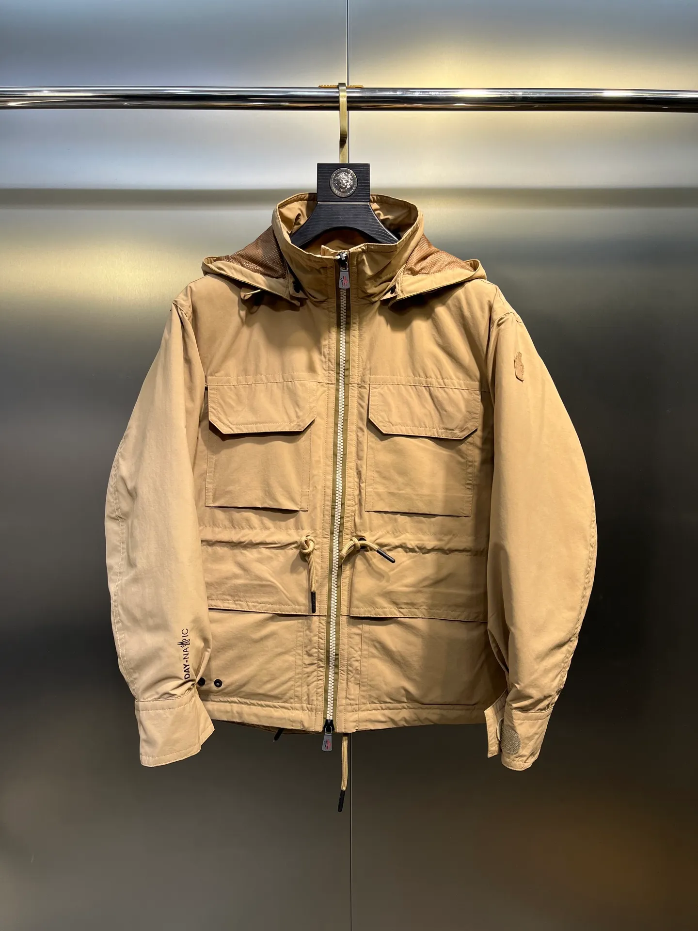 P1000 moncler⭐️ New down jacket for autumn and winter. Original custom-made hardware and accessories. All imported and original customization. Welcome to compare. Absolutely high quality. Made of top-grade 90 white goose down. Super soft. Filled with fluffy and full feathers. Super heavy-duty. Fabric workmanship. 👍Perfect version. Fabric is super comfortable. Exclusive model. Non-market product. Women's size.  Size; 00 0 1 2 (00 is the smallest size)