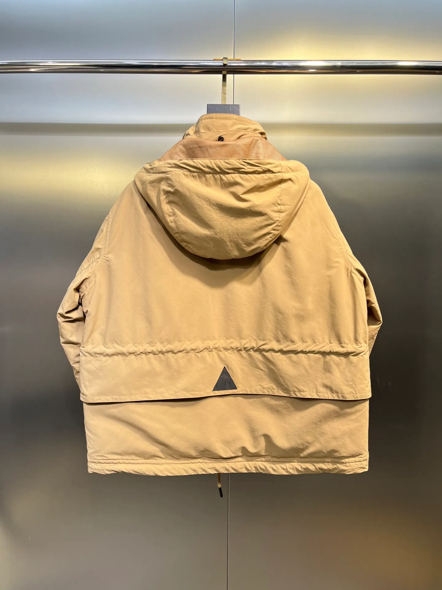 P1000 moncler⭐️ New down jacket for autumn and winter. Original custom-made hardware and accessories. All imported and original customization. Welcome to compare. Absolutely high quality. Made of top-grade 90 white goose down. Super soft. Filled with fluffy and full feathers. Super heavy-duty. Fabric workmanship. 👍Perfect version. Fabric is super comfortable. Exclusive model. Non-market product. Women's size.  Size; 00 0 1 2 (00 is the smallest size)