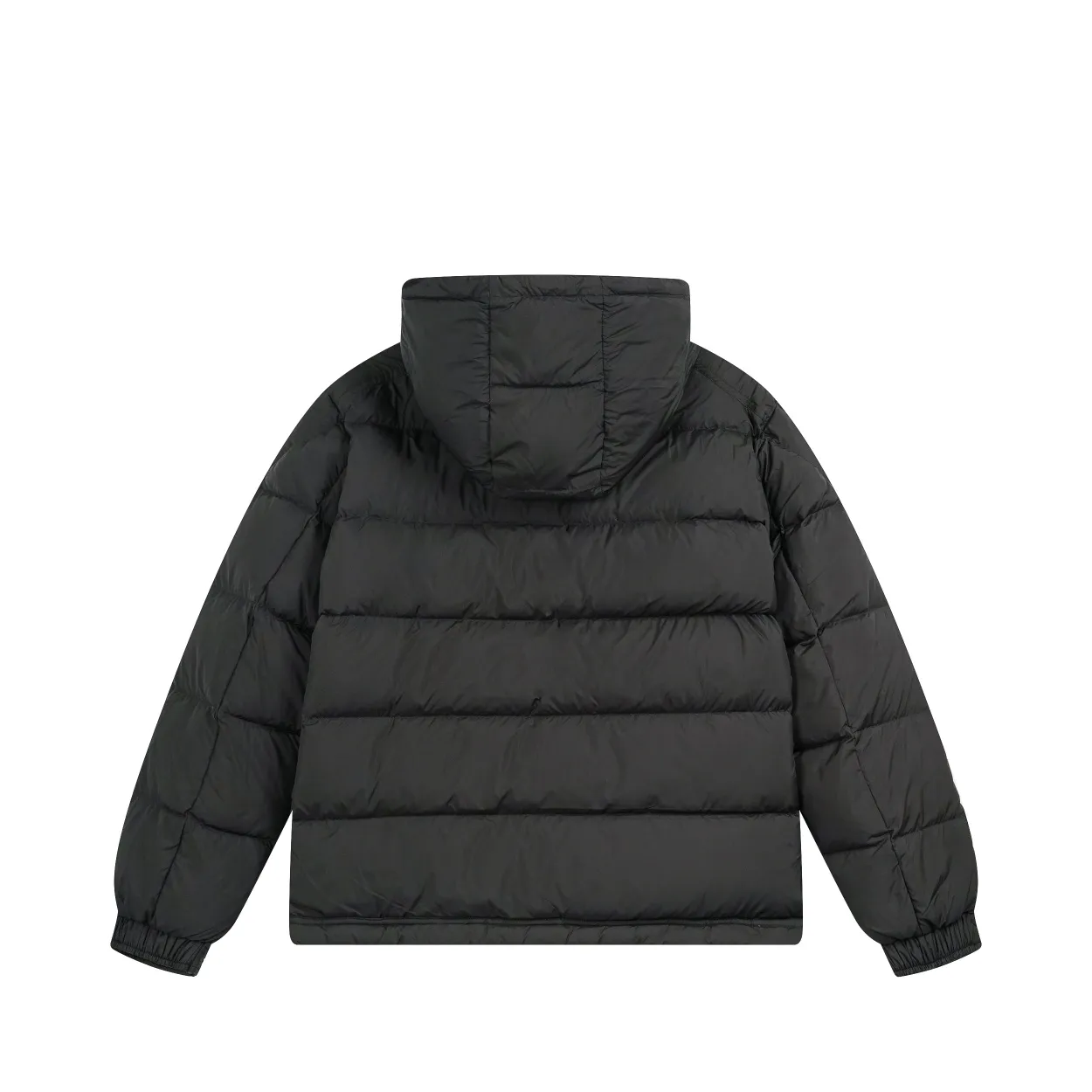 P840 top version] Detailed picture of large goods. The Moncler down jacket is off-white (the hood has a red splicing design) and black styles. Both have a detachable hood design. The red elements in details such as zippers and pockets add a sense of design to the overall shape. It is in line with the brand's style characteristics of focusing on both functionality and fashion. It is suitable for wearing in cold weather and has both warmth and trendy attributes. It has achieved a series of misunderstandings such as the original NFC inductive anti-counterfeiting chip, the national standard 95% pure white duck down, the exclusive use of top-grade down on the market, and never fake goose down. Perfect filling using direct velvet filling technology, the fluffy texture is very good. The lightness, warmth and cold protection ability are improved to the maximum. The original processing factory produces electroplated hardware, all customized by the original factory, and not all types of replicas on the market. Style number: 5607# Color: black. Off-white Code number: 1.2.3.4.5