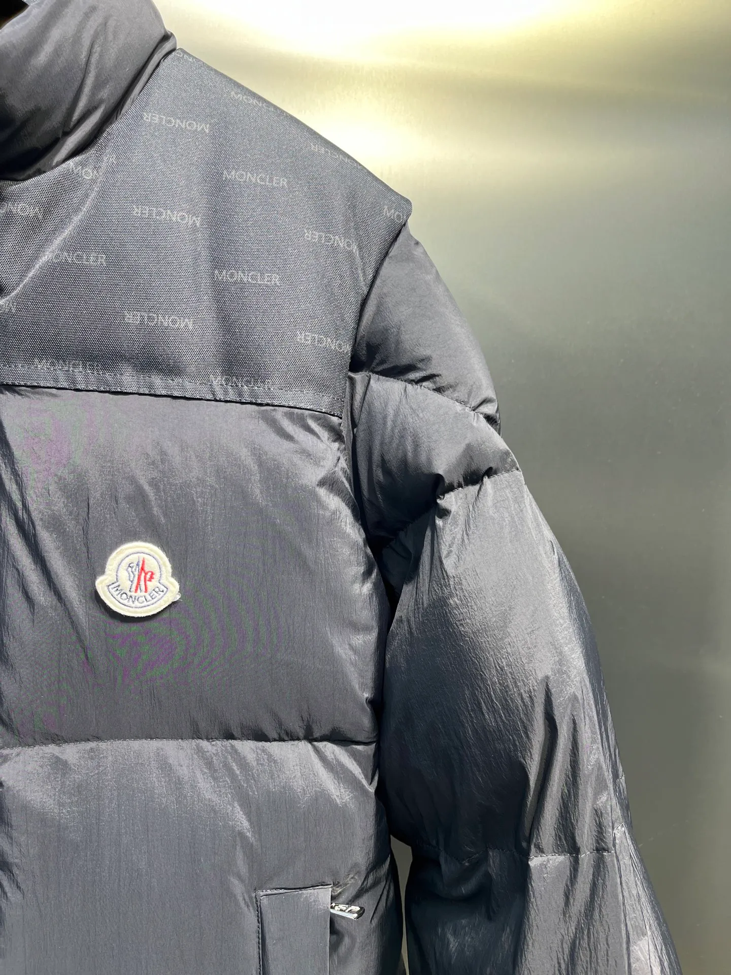 P1040 Moncler Verone 🌟Limited down jacket, same style for men and women, reversible, detachable sleeves, 1 piece can be worn as 4 pieces, 4-in-1 high version, officially on sale on October 1st. Black on the front + brown on the back Size: 1-5