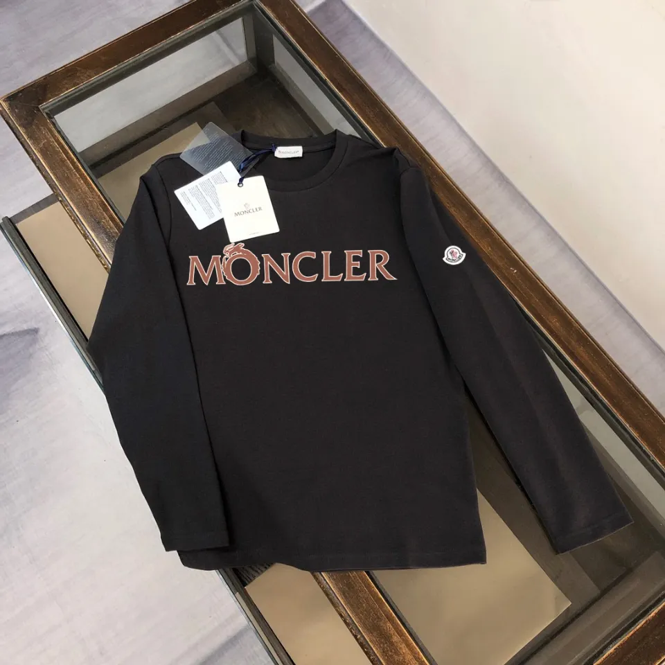 P180, a non-off-the-shelf model, you can trust it. Moncler printed long-sleeved T-shirt, 240g breathable cotton fabric, very soft and comfortable texture, does not shrink, does not deform, does not ball), can be worn alone as a base layer. Original customized accessories, collar label, care mark, hangtag, packaging (perfect details) Color: White Black Size: XS S M L