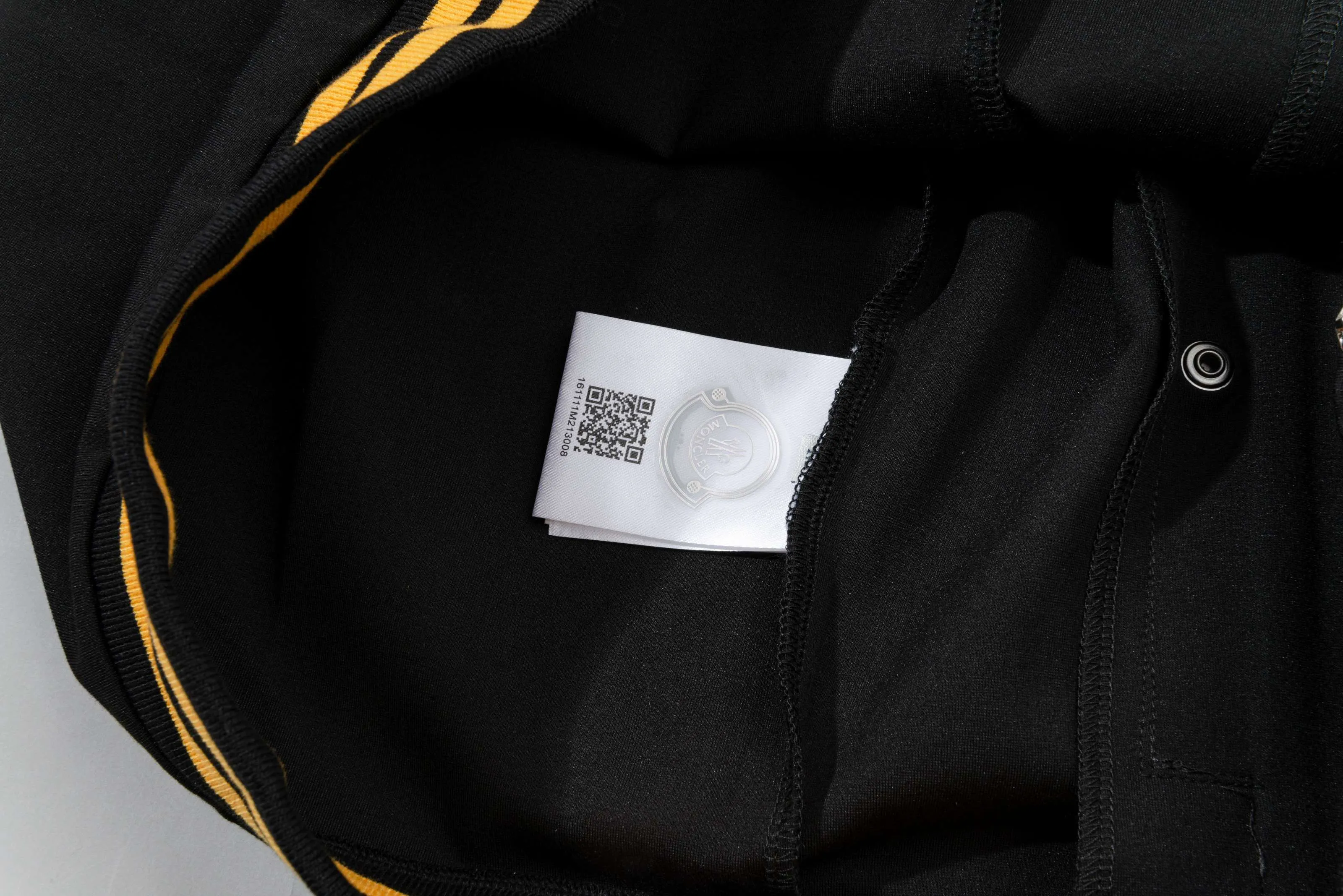 P270 MONCLER/Mask Custom fabric suit zipper jacket Color block design embroidered micro-label LOGO hand sleeve webbing technology Official synchronization High version High quality Fashion personality Versatile trend Pure original quality Original fabric Hang tag Collar label Washed wheat Complete three standards Color: black and white. Black green. Black yellow. Size: S-2XL
