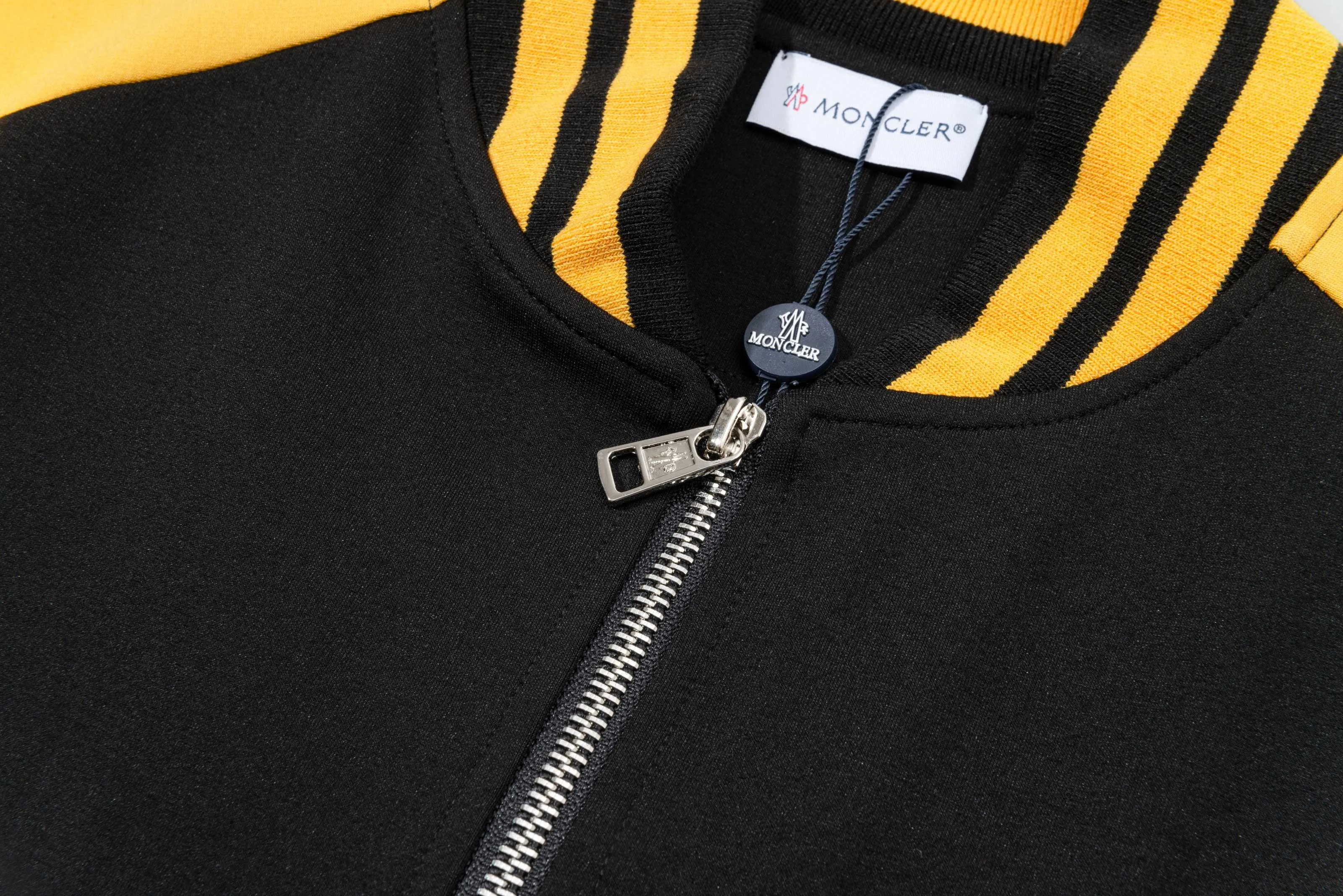 P270 MONCLER/Mask Custom fabric suit zipper jacket Color block design embroidered micro-label LOGO hand sleeve webbing technology Official synchronization High version High quality Fashion personality Versatile trend Pure original quality Original fabric Hang tag Collar label Washed wheat Complete three standards Color: black and white. Black green. Black yellow. Size: S-2XL