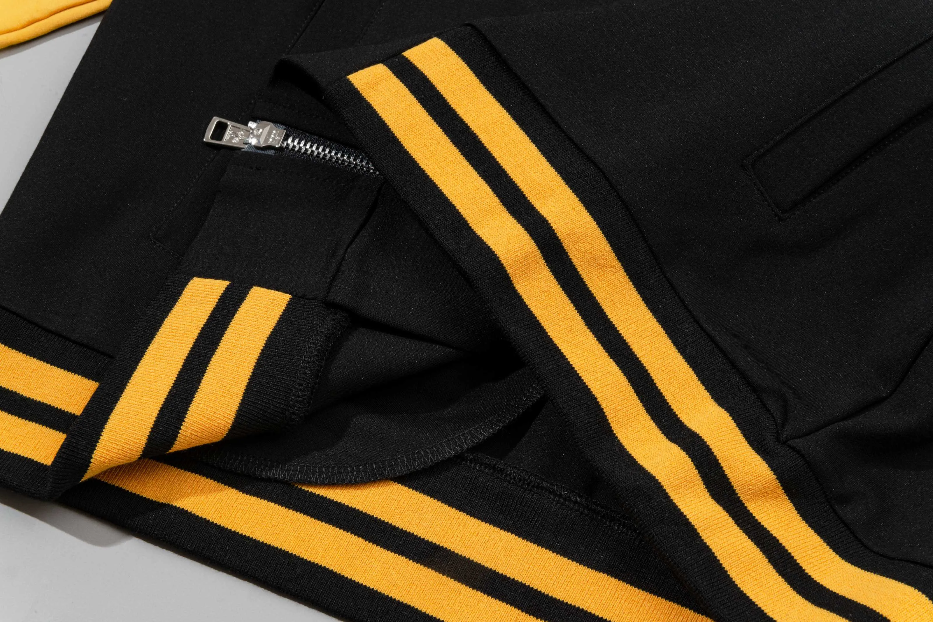 P270 MONCLER/Mask Custom fabric suit zipper jacket Color block design embroidered micro-label LOGO hand sleeve webbing technology Official synchronization High version High quality Fashion personality Versatile trend Pure original quality Original fabric Hang tag Collar label Washed wheat Complete three standards Color: black and white. Black green. Black yellow. Size: S-2XL