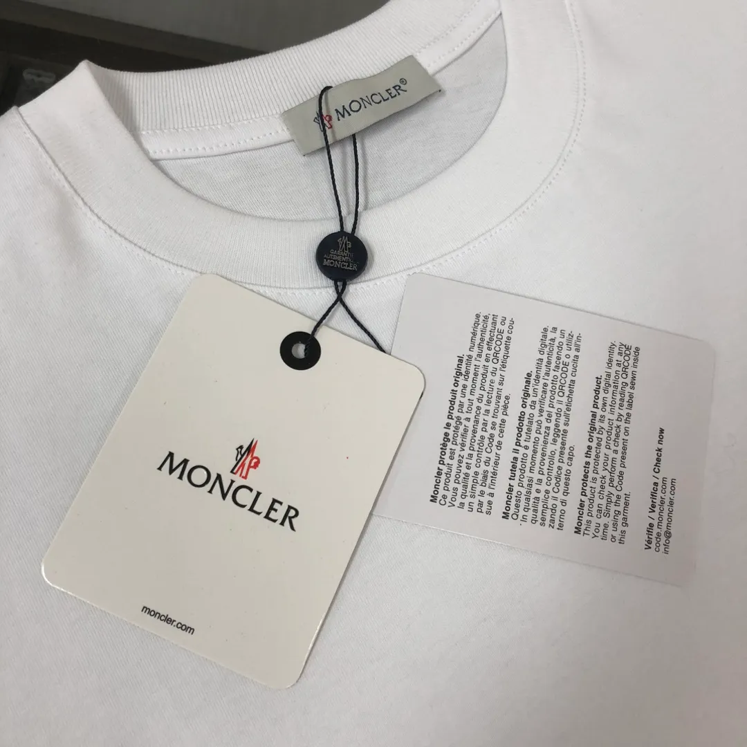 P160 MONCLER 2025 latest couple style round neck short-sleeved couple T-shirt, new spring and summer product, high quality 🔥🔥Three-dimensional logo letter logo printing technology on the chest! Fashionable and versatile trendy styles, customized imported fabrics! Comfortable to wear, breathable, fashionable without losing personality, the upper body is casual and casual, handsome and stylish, showing the temperament of a big brand. All three standards are complete! ! Color: black, white, sky blue, dark gray Size: S M L XL (loose fit, please state your height and weight when placing an order)