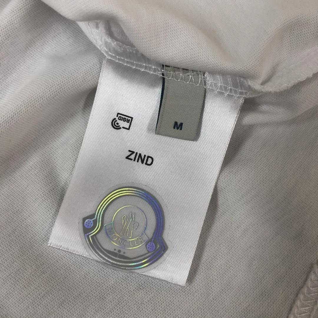 P160 MONCLER 2025 latest couple style round neck short-sleeved couple T-shirt, new spring and summer product, high quality 🔥🔥Three-dimensional logo letter logo printing technology on the chest! Fashionable and versatile trendy styles, customized imported fabrics! Comfortable to wear, breathable, fashionable without losing personality, the upper body is casual and casual, handsome and stylish, showing the temperament of a big brand. All three standards are complete! ! Color: black, white, sky blue, dark gray Size: S M L XL (loose fit, please state your height and weight when placing an order)