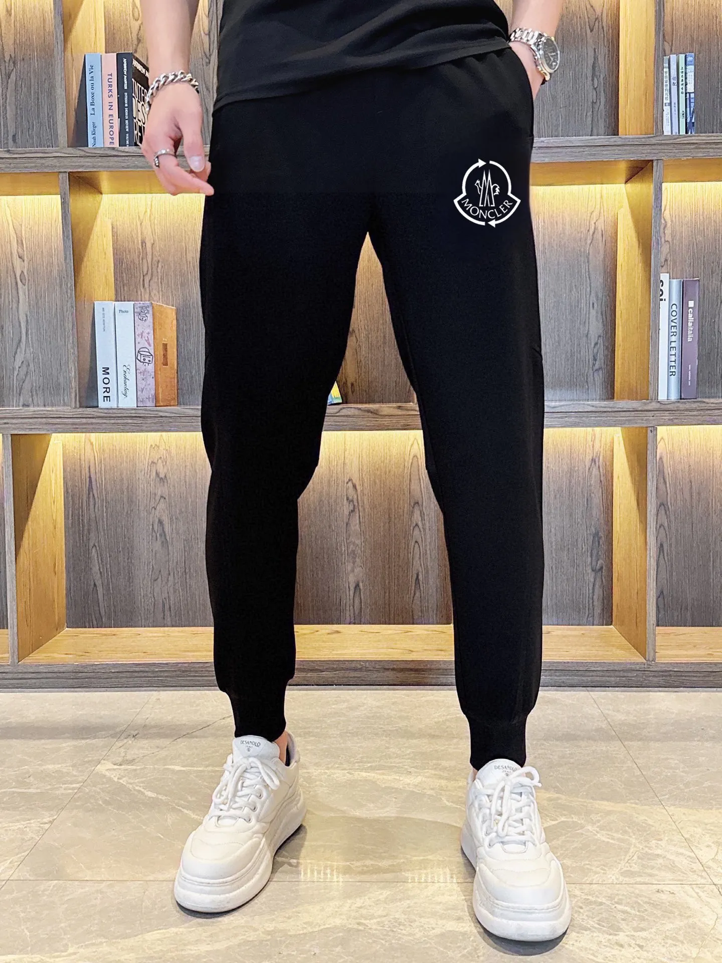 P320 [MONCLER] (Fat Man's Gospel) The same style as the 2025 official website. World-renowned luxury brand. Summer men's (double mercerized) high-quality 🐂 suit. It is made of imported original fabrics. It is a trendy style of the season and a versatile hit. Simple and elegant, precise workmanship allows you to be at the top of fashion. Size: M-5XL (can be worn up to 220 pounds)