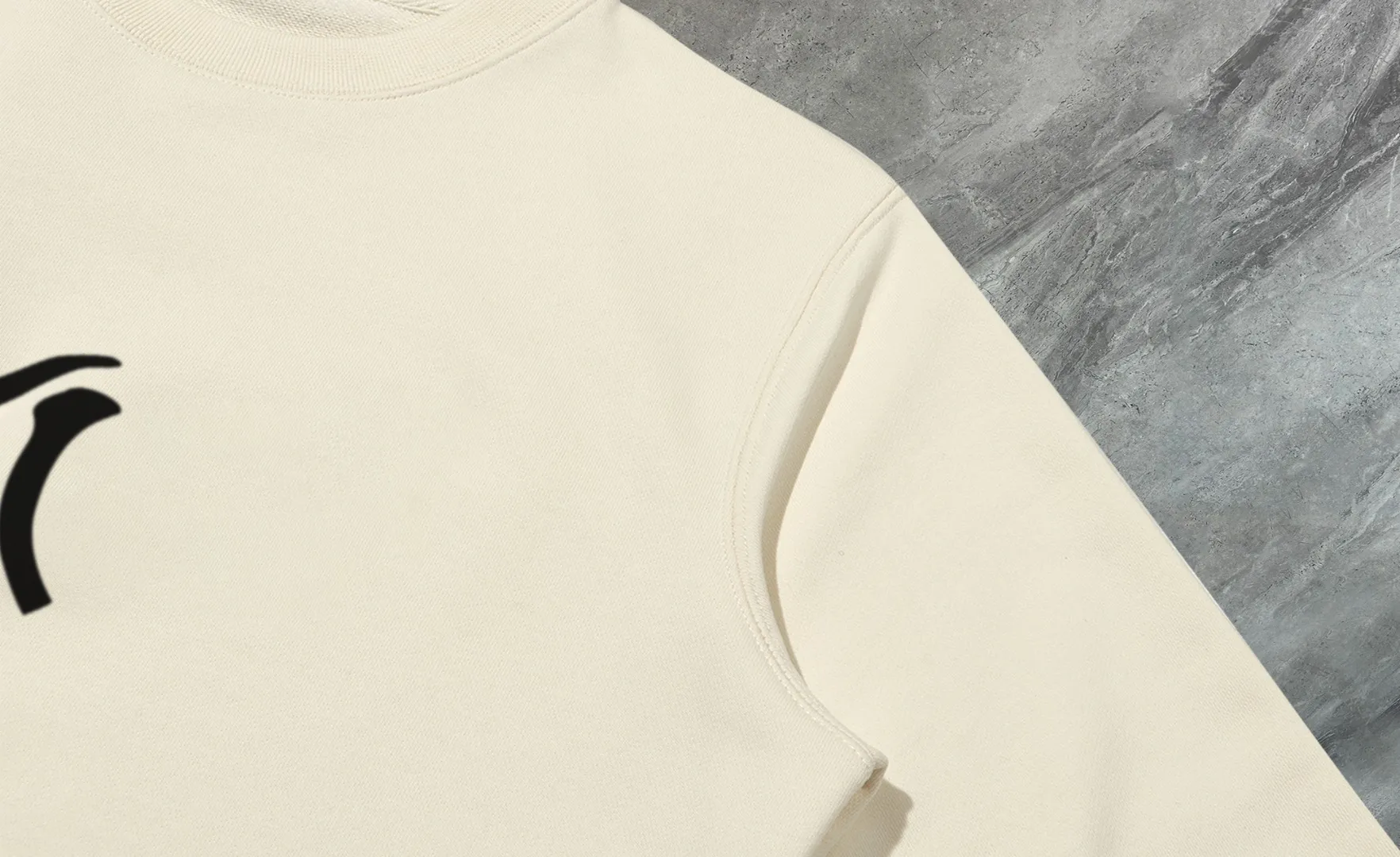 P210 High-version sweatshirt) [Long-term stock] 〖𝐌𝐎𝐍𝐂𝐋𝐄𝐑~Mask〗 Made of 440g heavy-weight fabric. It is different from the market currency. It can be matched with any variety and is properly handsome. 😎The whole dress is made of double waistcoats. The double waistcoats make the whole dress more three-dimensional. Not ordinary factories can do such fine work. 2025 Spring runway version of the T stage, on sale at the counter, round neck terry sweatshirt, high-end double-strand pure cotton, custom-made stretch ribs, dyed in the same vat, complete with three standards, matched with exquisite embroidered LOGO on the chest, simple and advanced, same style for men and women. Color: black, apricot, white, size: S M L XL 2XL