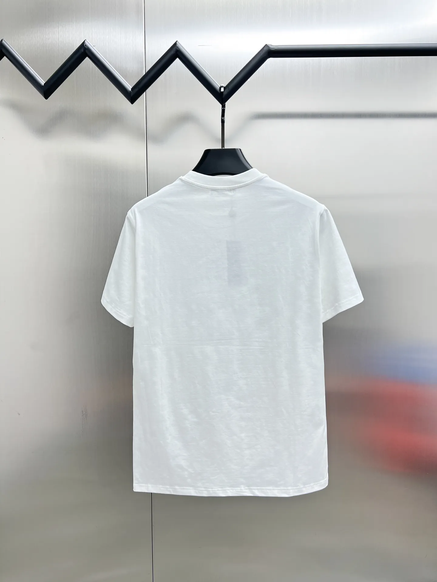 P220 Moncler🌟New debut counter latest short-sleeved round neck T-shirt, high-end customized design, avant-garde and fashionable! The brand logo emphasizes craftsmanship and is designed with high-end custom fabrics. Soft to the touch. Comfortable to wear. Exquisite stitching at the counter level. Fine workmanship. The upper body effect is incomparably handsome! A must-have item for a stylish man! 🐎🐎Size: M-XXL (size chart in the last picture)
