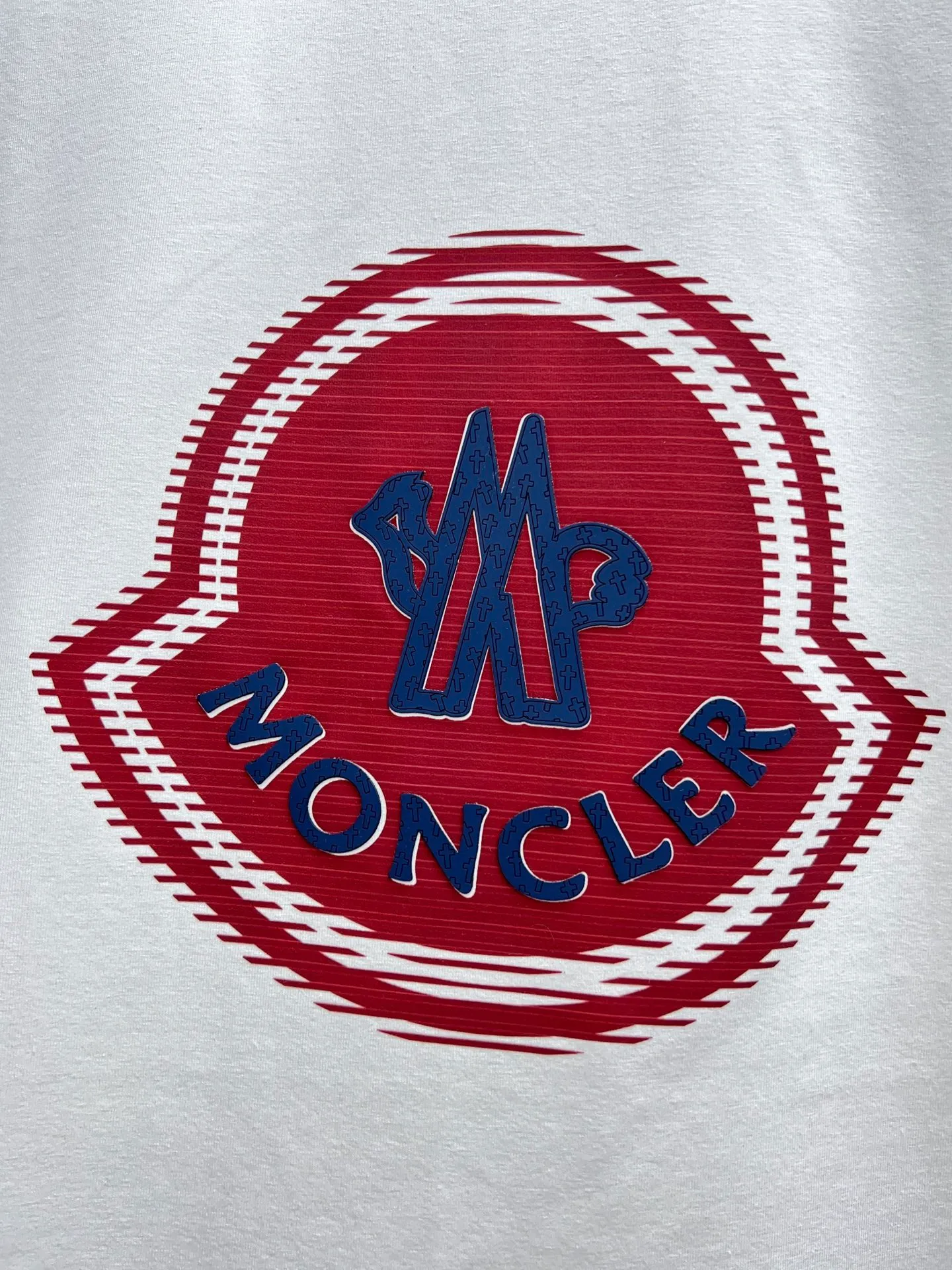 P220 Moncler🌟New debut counter latest short-sleeved round neck T-shirt, high-end customized design, avant-garde and fashionable! The brand logo emphasizes craftsmanship and is designed with high-end custom fabrics. Soft to the touch. Comfortable to wear. Exquisite stitching at the counter level. Fine workmanship. The upper body effect is incomparably handsome! A must-have item for a stylish man! 🐎🐎Size: M-XXL (size chart in the last picture)