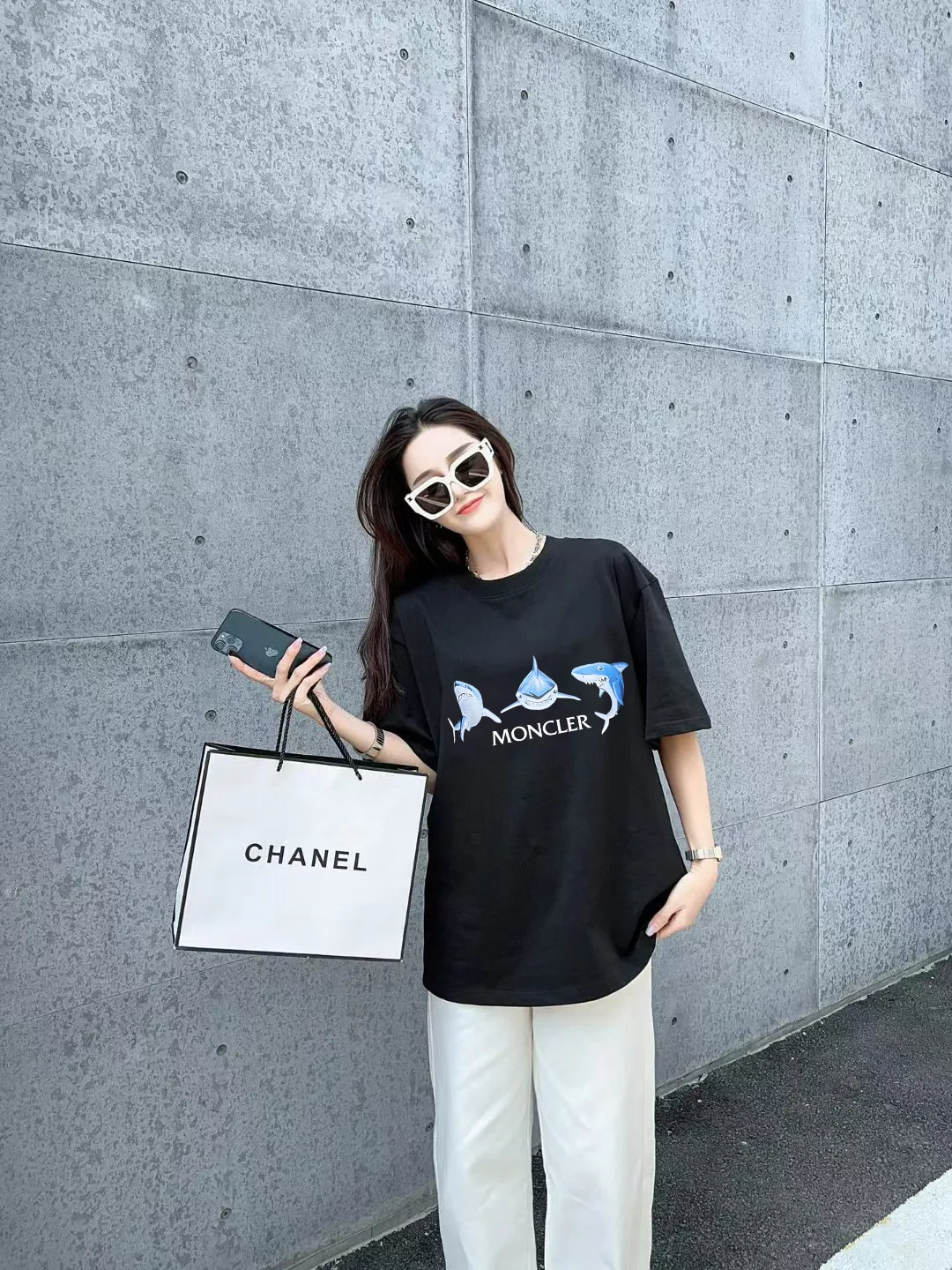 P140 [MONCLER] 2025FW short-sleeved T-shirt with badge + LOGO, high-end 26s double yarn 300g fabric, heavy fabric, custom stretcher rib, same cylinder and dye, complete three standards, same style for men and women, color: black, white, size: S M L XL 2XL