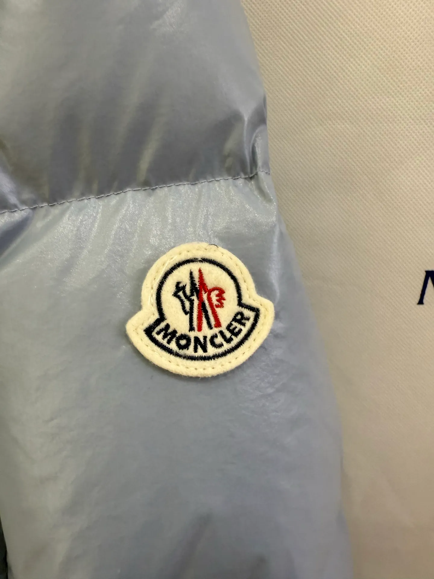 P940 Moncler/Moncler 25 new oil wax leather waisted GLAREIN hooded long-sleeved down jacket for women. Oil wax leather coated new fabric, slim design style, warm and slimming, 90% goose down filling, molded custom hardware. Color: red, white, blue, black Code number: 1-2-3-4