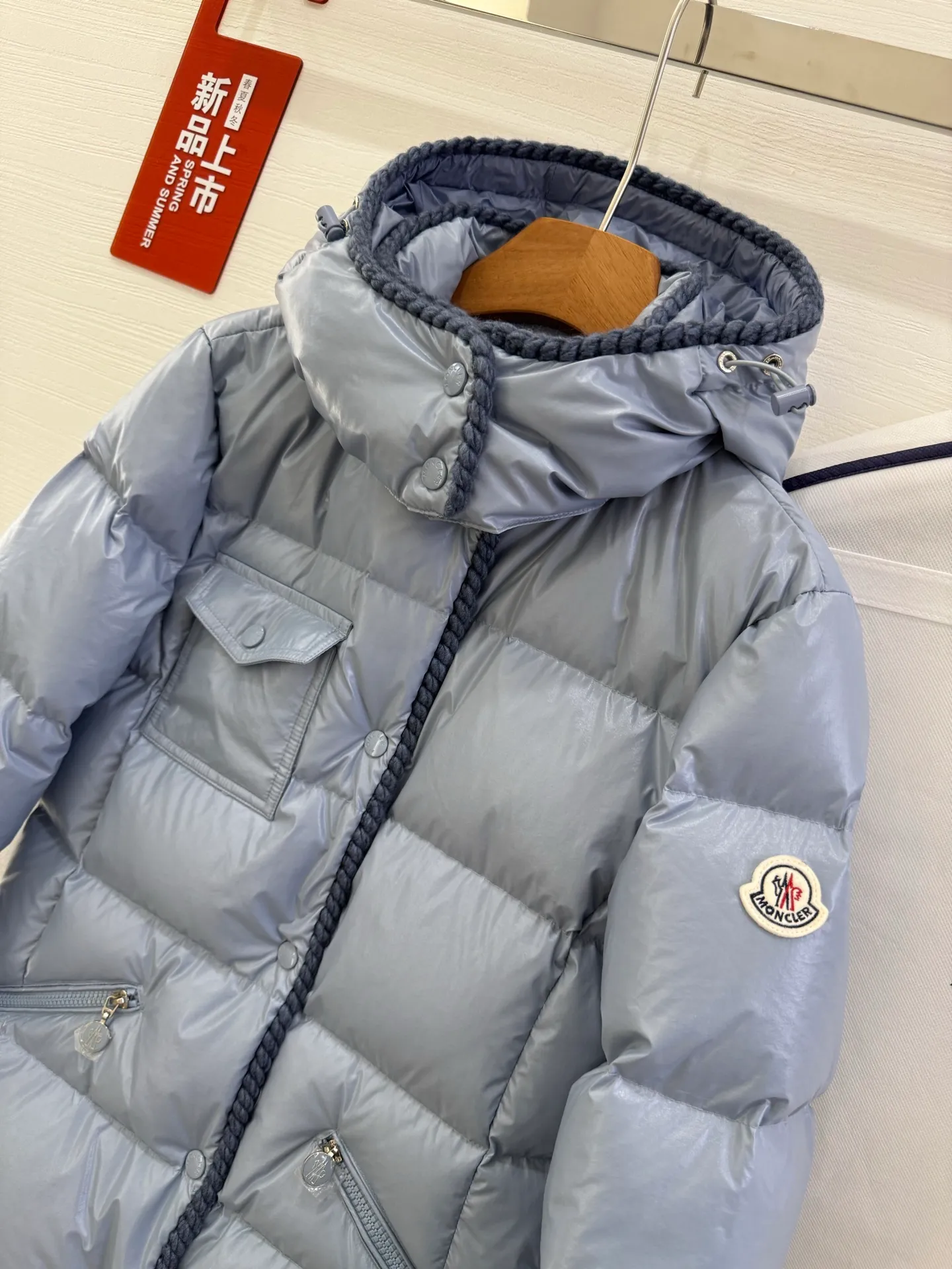 P940 Moncler/Moncler 25 new oil wax leather waisted GLAREIN hooded long-sleeved down jacket for women. Oil wax leather coated new fabric, slim design style, warm and slimming, 90% goose down filling, molded custom hardware. Color: red, white, blue, black Code number: 1-2-3-4