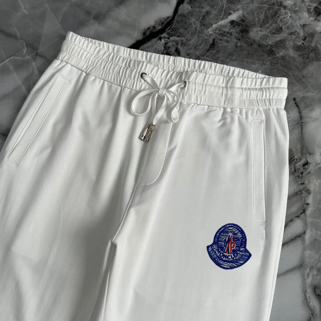P320 [MONCLER Mouth Mouth] (Fat Man's Gospel) The same style as the 2025 official website. World-renowned luxury brand. Summer men's (double mercerized) high-quality 🐂 suit. It is made of imported original fabrics. It is a fashion trend of the season and a versatile hit. Simple and elegant, precise workmanship allows you to be at the top of fashion. Size: M-5XL (can be worn up to 220 pounds)