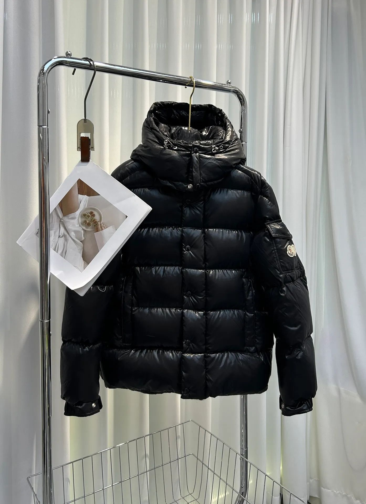 P720 Moncler Maya 70 Short Down Jacket The iconic men's Moncler Maya 70 down jacket is highly recognizable and specially designed to celebrate the brand's 70th anniversary. Style number: m70 Size: 12345 Color: black off-white gray