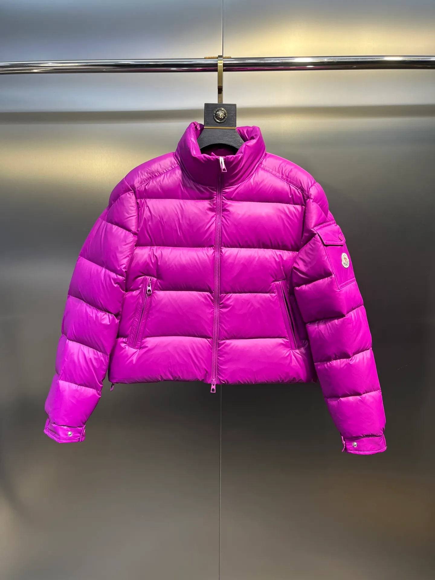 P780 moncler 🌟down jacket, original custom-made hardware accessories, all imported and original customization, welcome to compare, absolutely high quality, using top-grade 90 white duck down, super soft, fluffy and plump, super heavy-duty, excellent fabric workmanship, perfect version. Note⚠The fabric is super comfortable, exclusive model, non-market goods, same sizes for men and women.  size: 1234