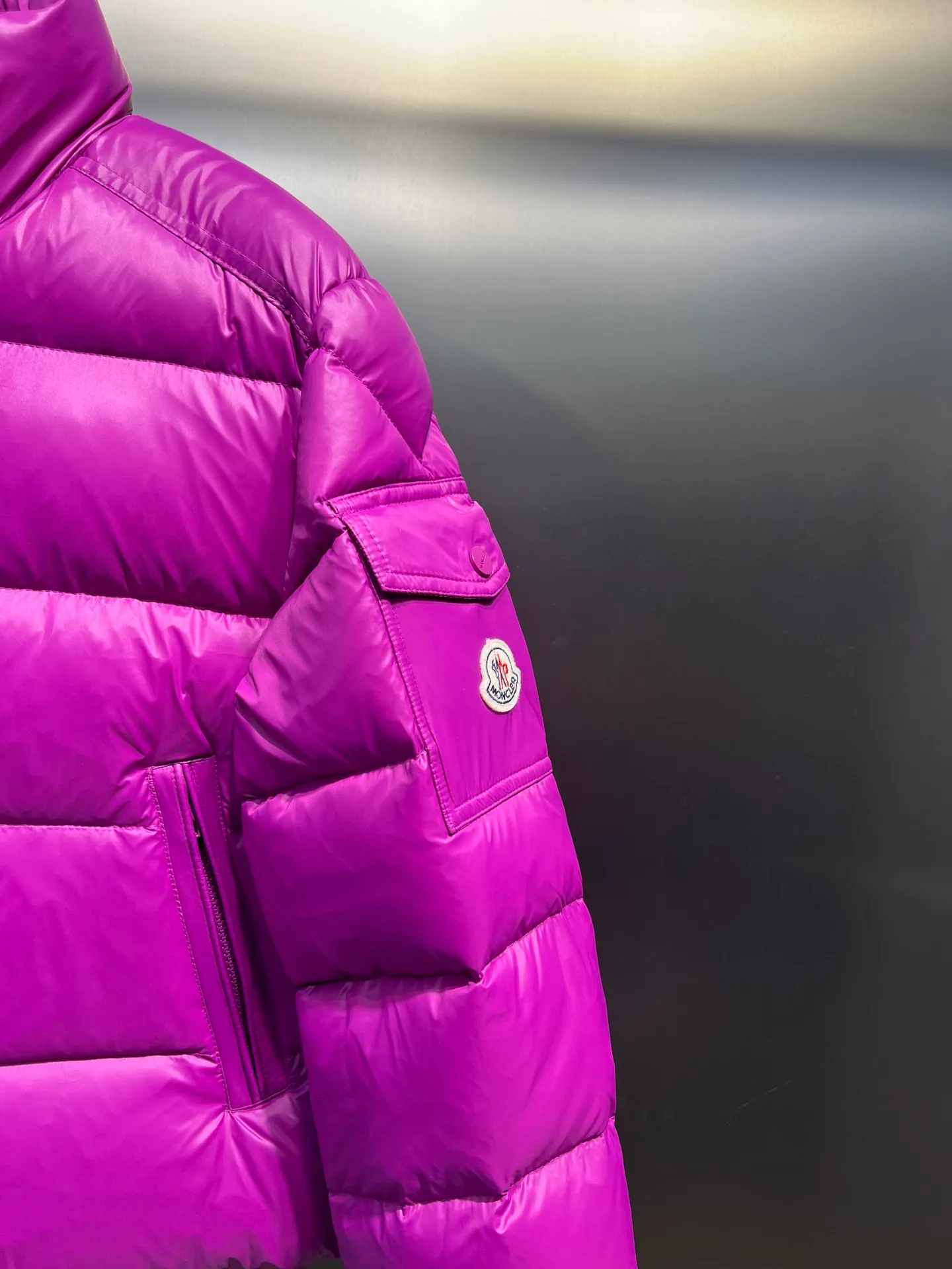 P780 moncler 🌟down jacket, original custom-made hardware accessories, all imported and original customization, welcome to compare, absolutely high quality, using top-grade 90 white duck down, super soft, fluffy and plump, super heavy-duty, excellent fabric workmanship, perfect version. Note⚠The fabric is super comfortable, exclusive model, non-market goods, same sizes for men and women.  size: 1234