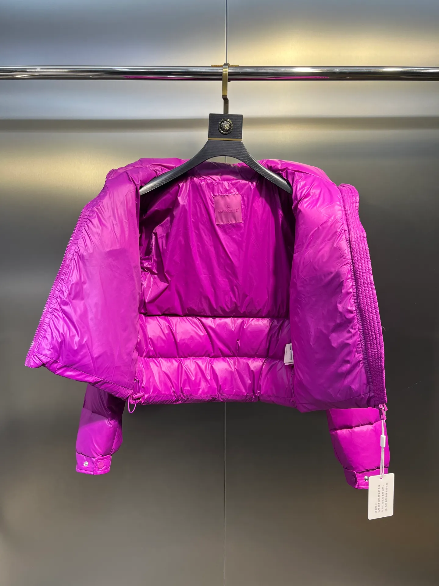 P780 moncler 🌟down jacket, original custom-made hardware accessories, all imported and original customization, welcome to compare, absolutely high quality, using top-grade 90 white duck down, super soft, fluffy and plump, super heavy-duty, excellent fabric workmanship, perfect version. Note⚠The fabric is super comfortable, exclusive model, non-market goods, same sizes for men and women.  size: 1234